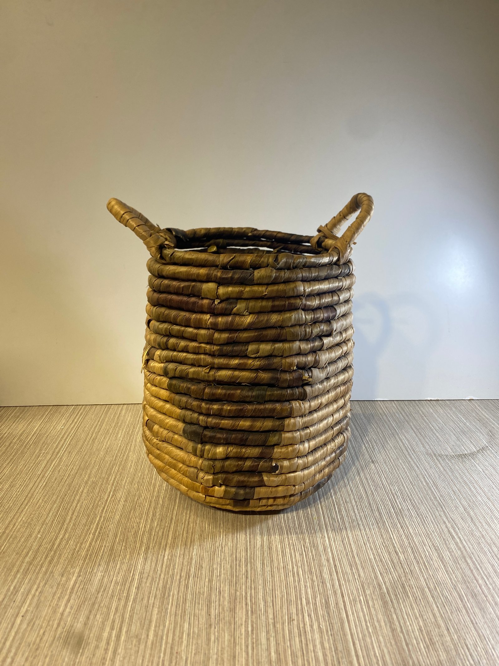 Canasto Grande Rattan Oscuro Agarraderas
