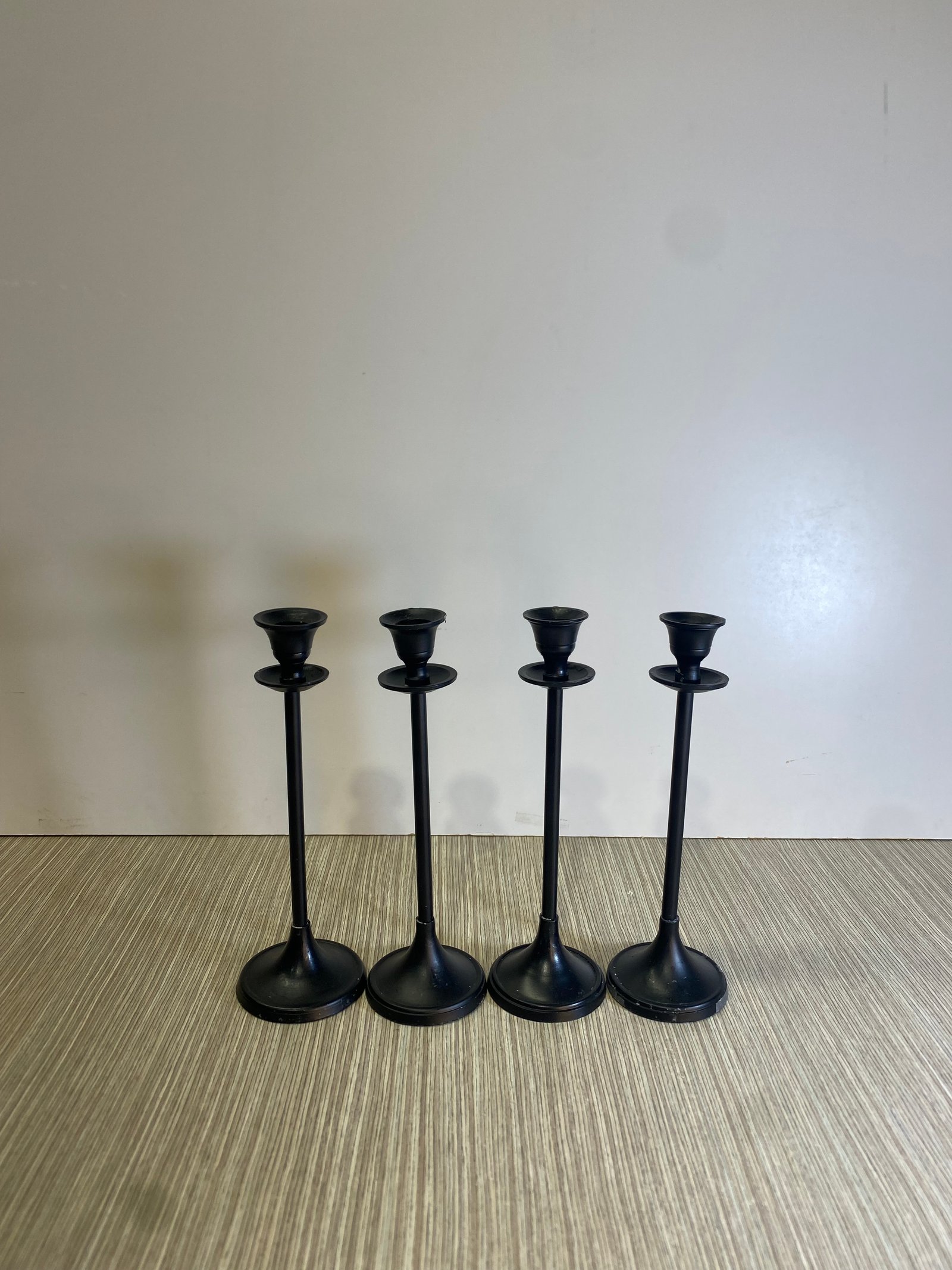 Candelabro Mediano Negro Palo Delgado Boca Campana 21Cm Alto