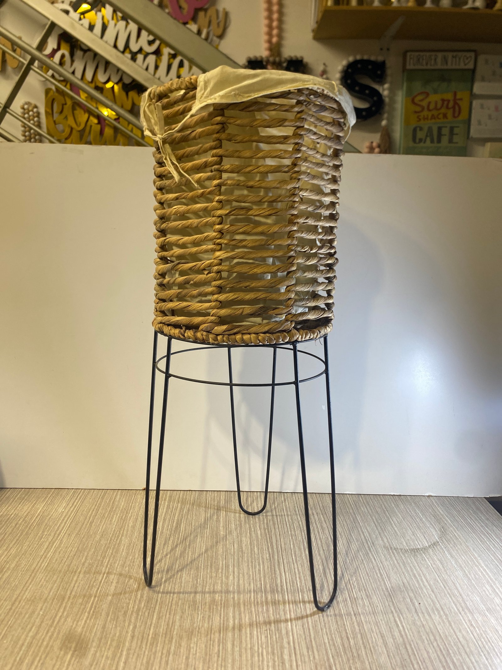 Canasto Rattan Base Herraje Negro
