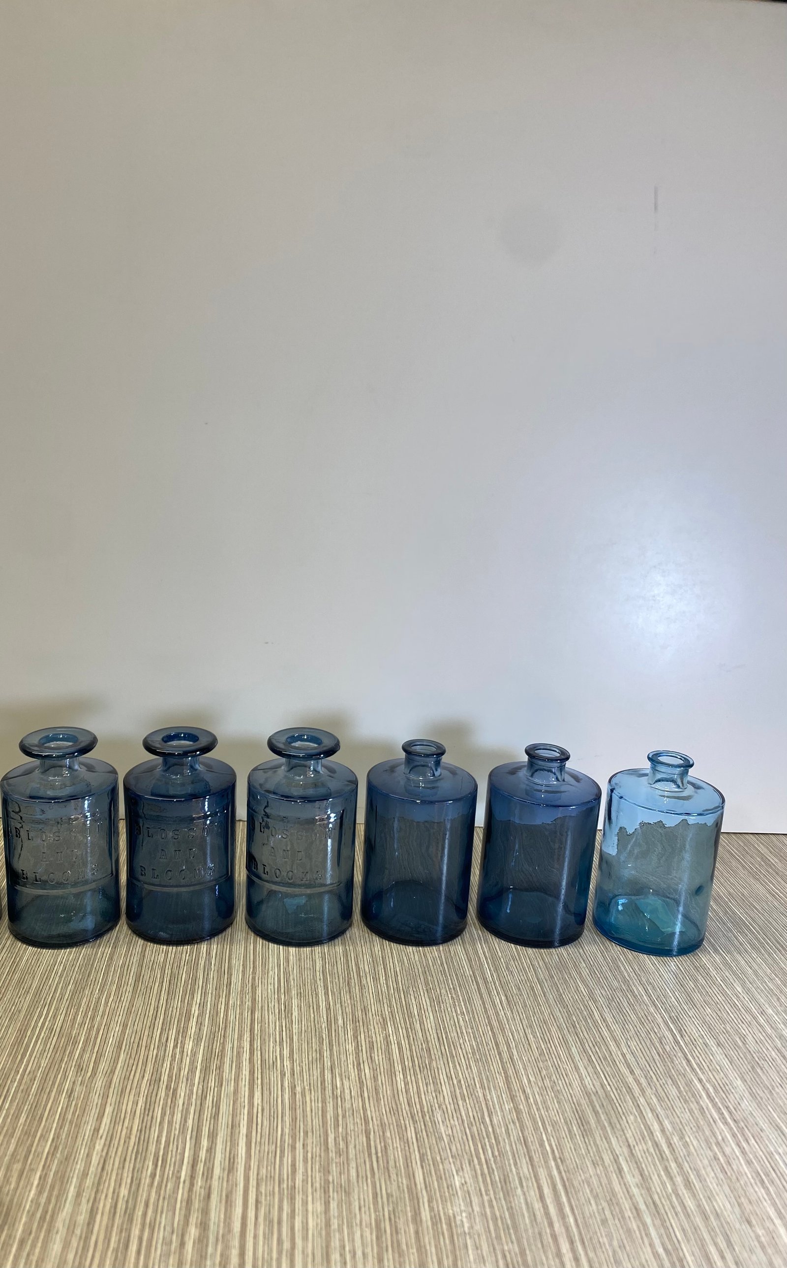 Jarron Vidrio Azul Boca Delgada