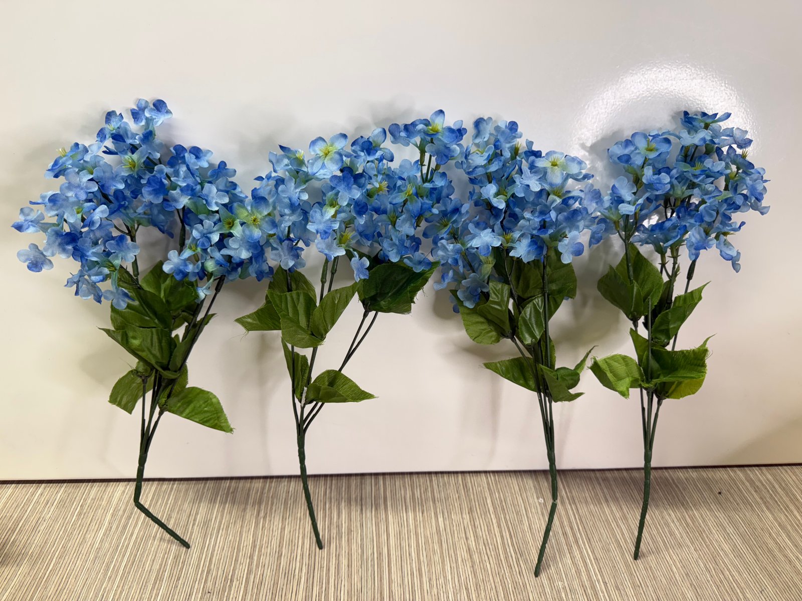 Ramo Tallo Verde Florecitas Mini Azules