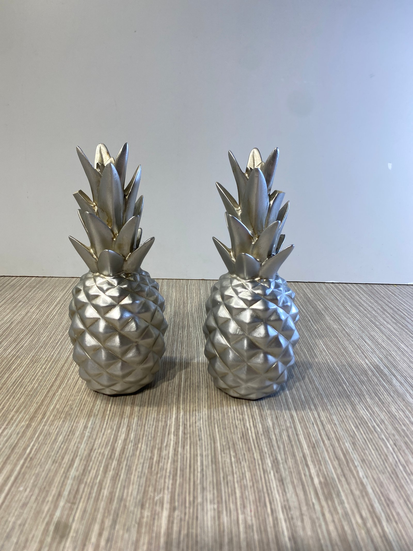 Piña Ceramica Plateada Pequeña