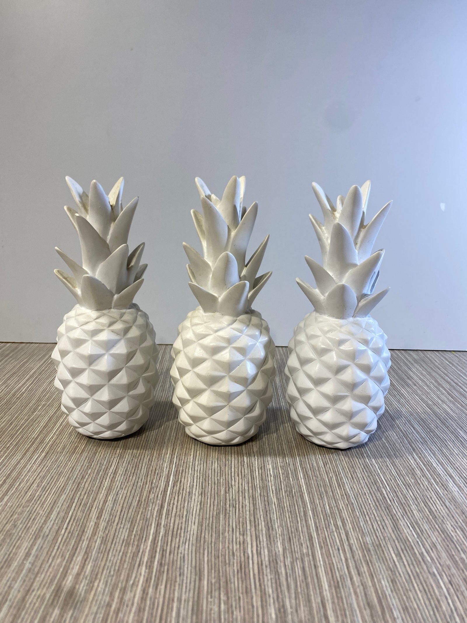 Piña Ceramica Blanca Pequeña