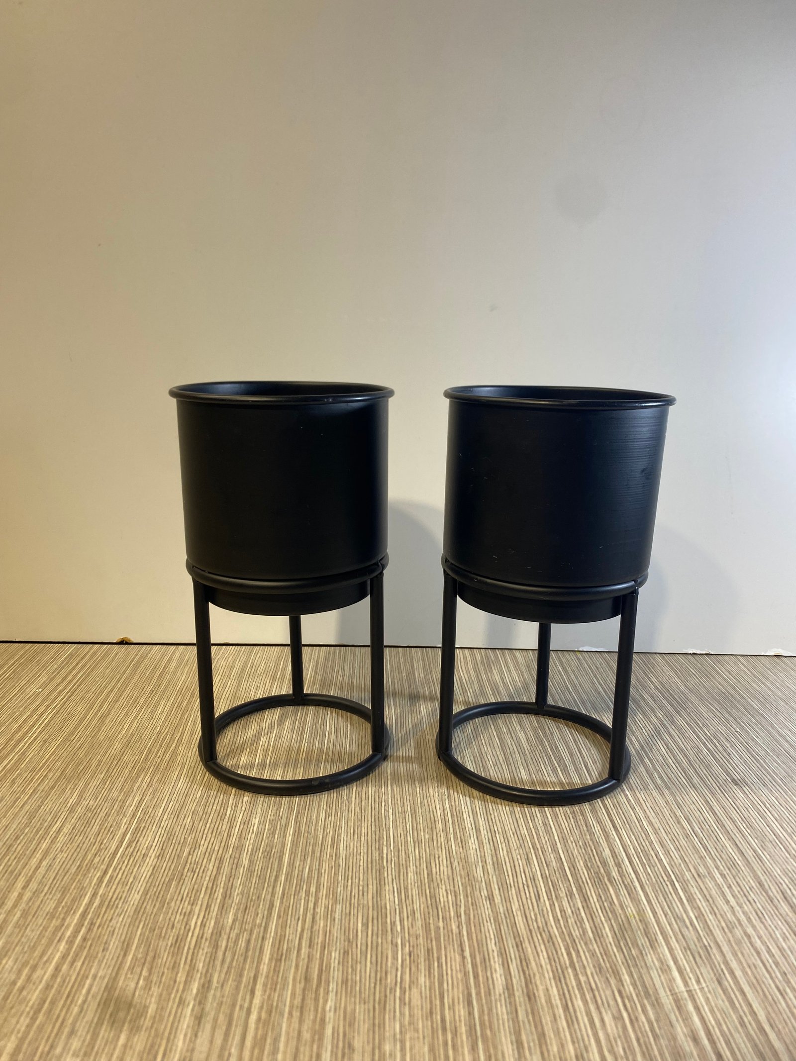 Matero Negro Con Base Herraje Negro Alto