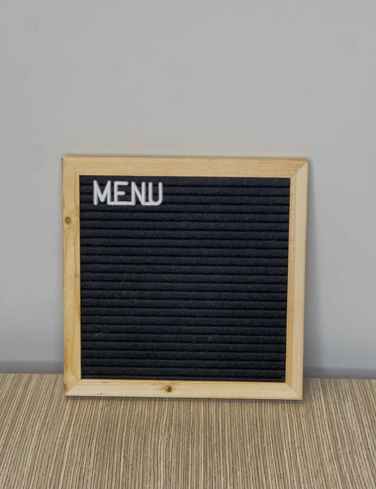 TABLERO MENSAJES FONDO NEGRO