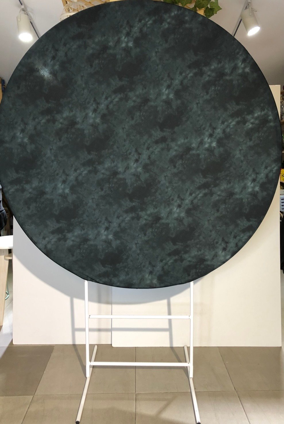 estructura redonda mas Tela Negra nublada