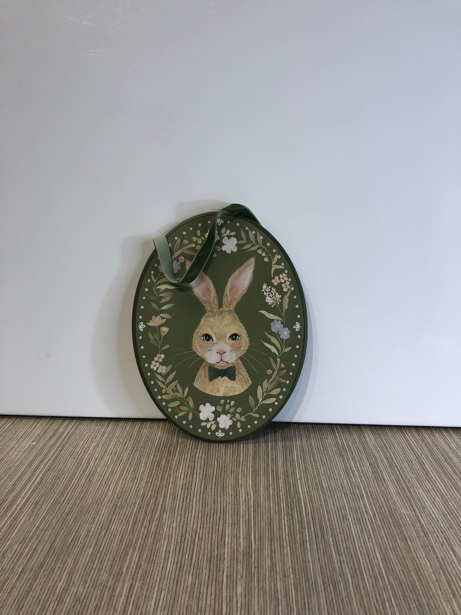 DECORATIVO MADERA OVALADO VERDE CONEJO