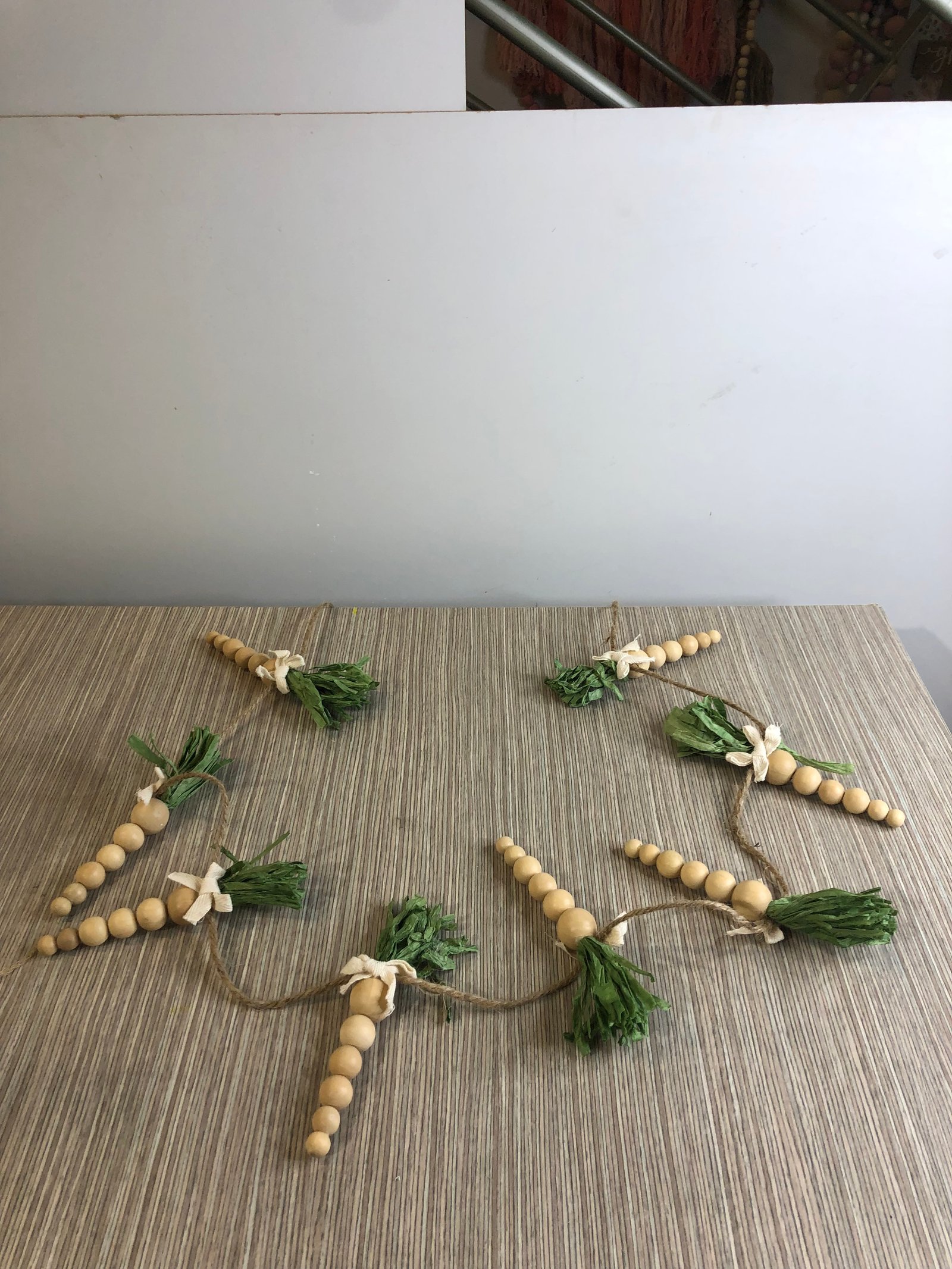 TIRA ZANAHORIAS HOJITAS VERDES