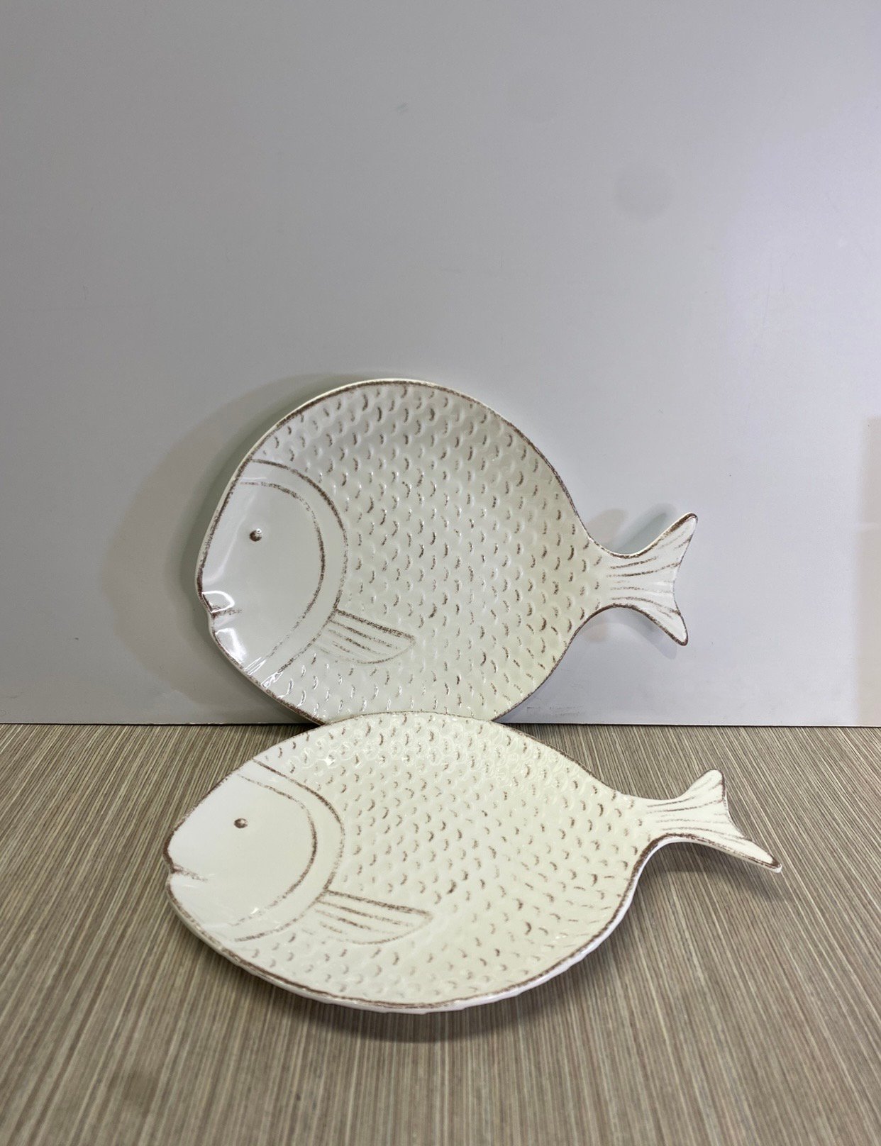 BANDEJA BLANCA FORMA PEZ OVALADO