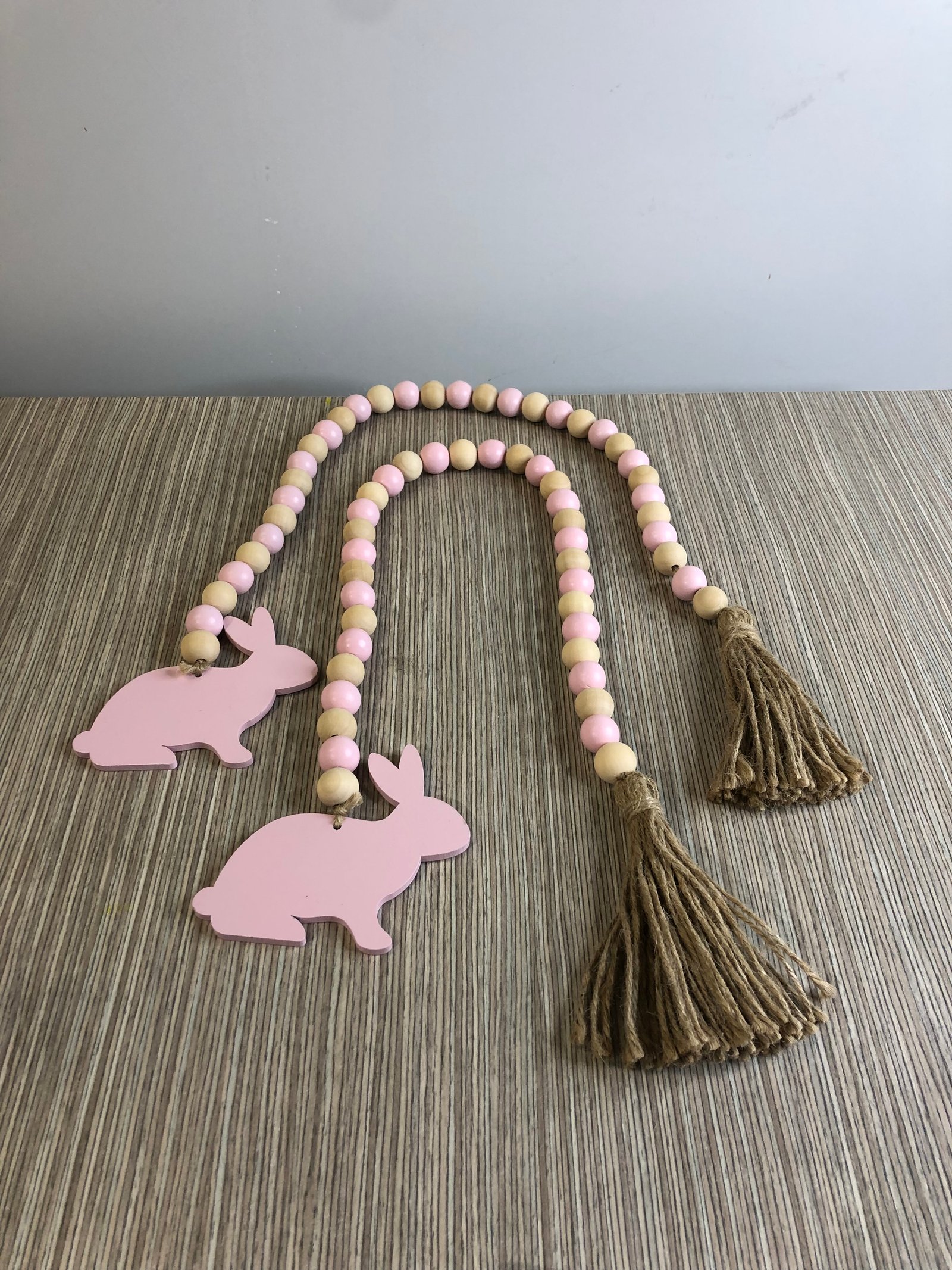 Tira Bolas Rosadas Y Cafes Con Conejo Rosado