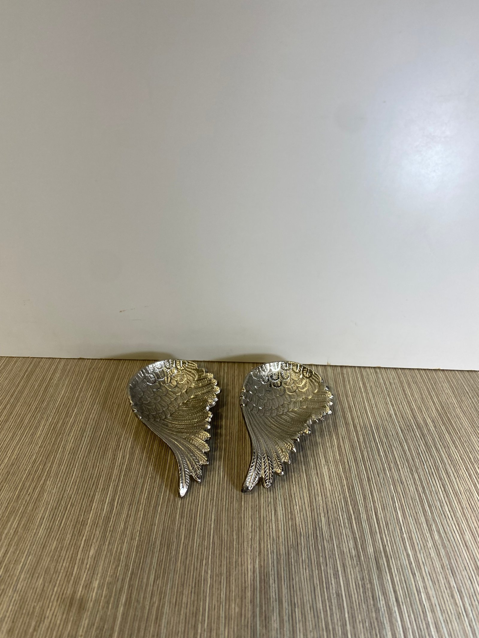 Ala Pewter Plateada Mediana