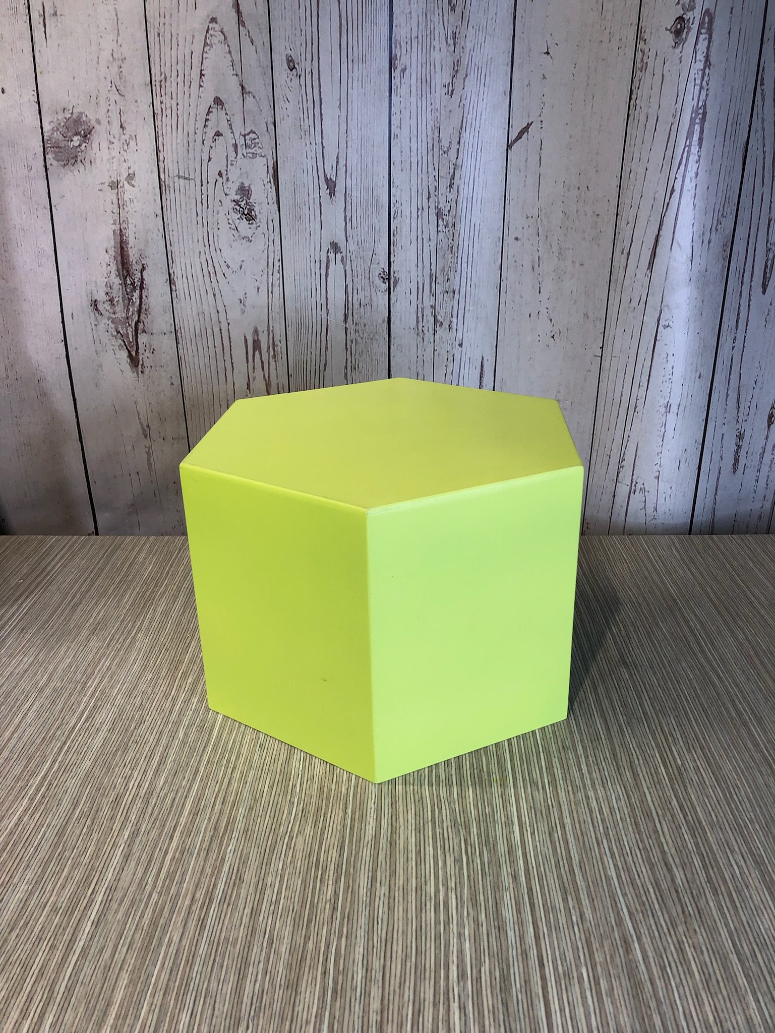 Altura Madera Verde Limón Hexagonal Con Fondo 20cm Fondo