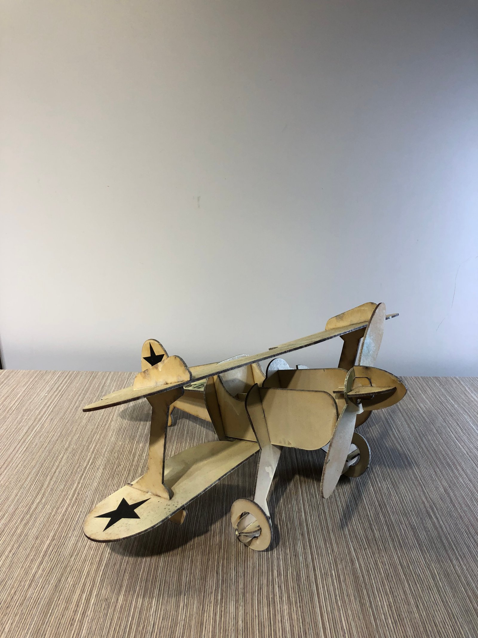 Avion Grande Madera