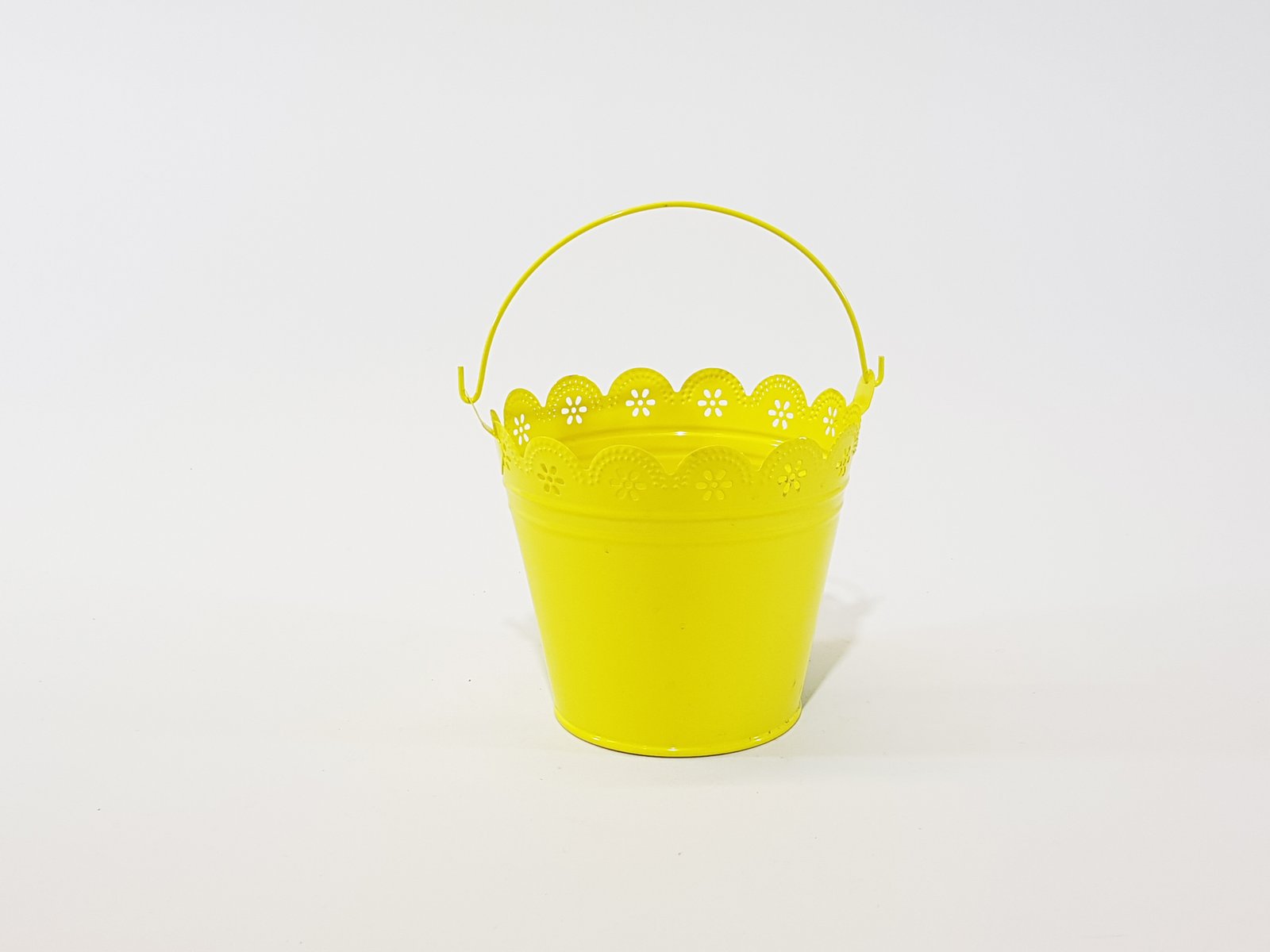 Balde Laton Amarillo Borde Moras Troquelado