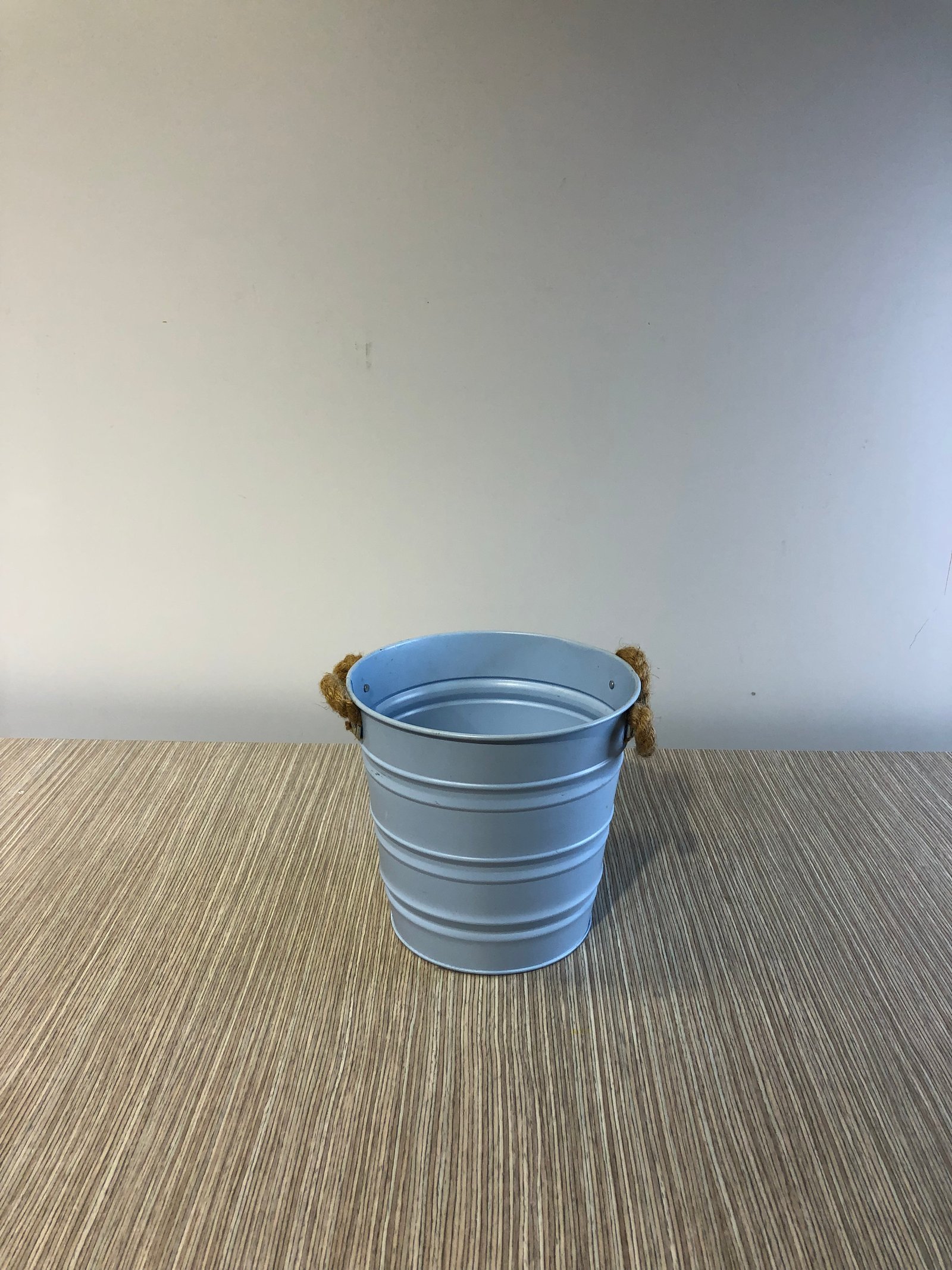 Balde Metalico Azul Agarraderas Cabuya Grande