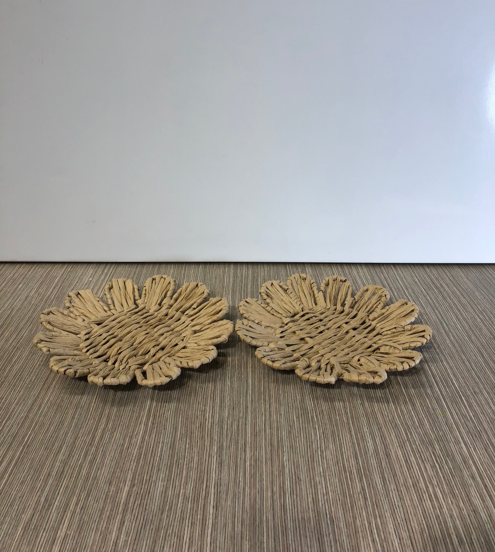 BANDEJA FORMA FLOR PEQUEÑA CAFE RATTAN 