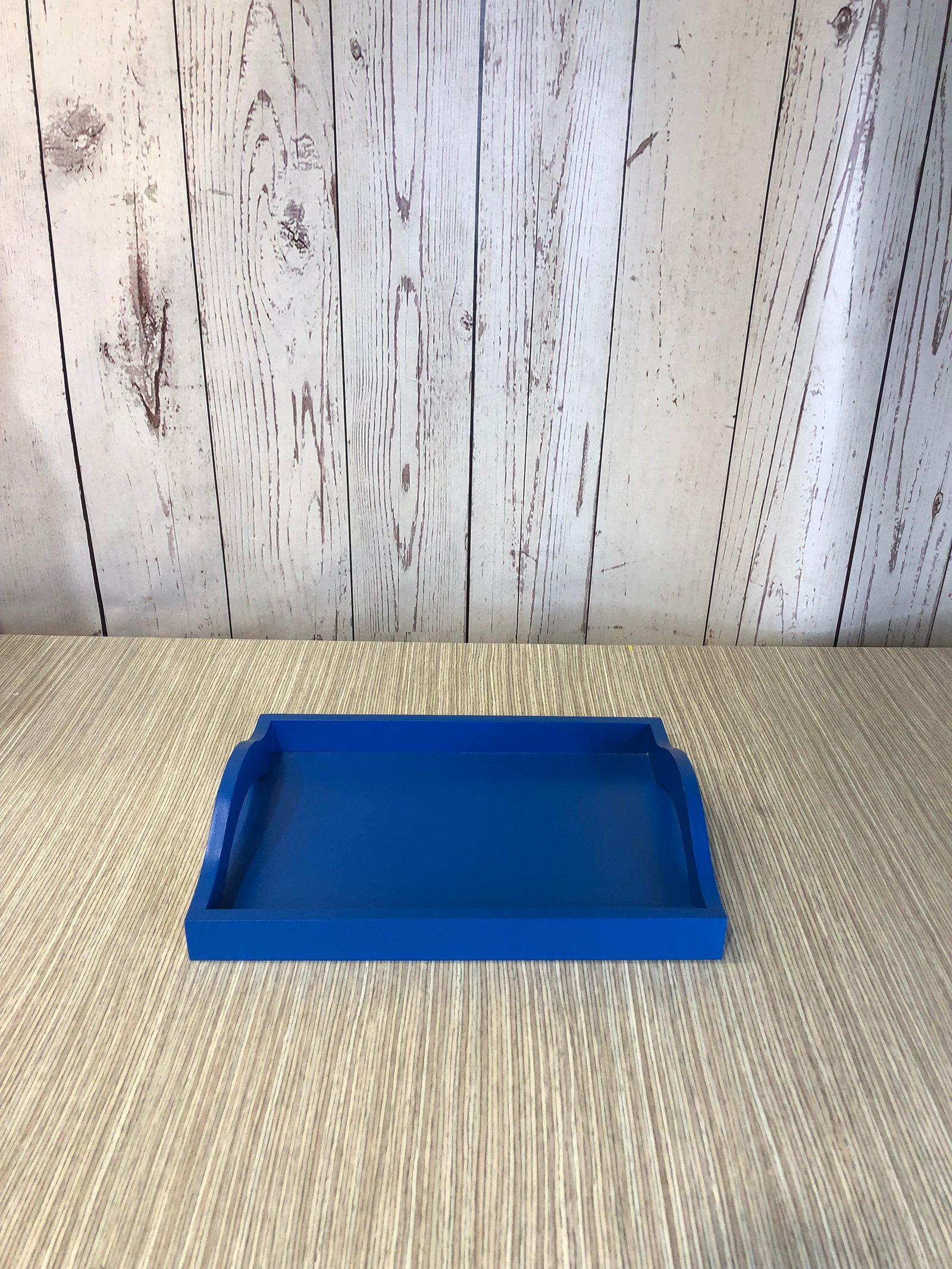 bandeja madera azul oscura con agarraderas 