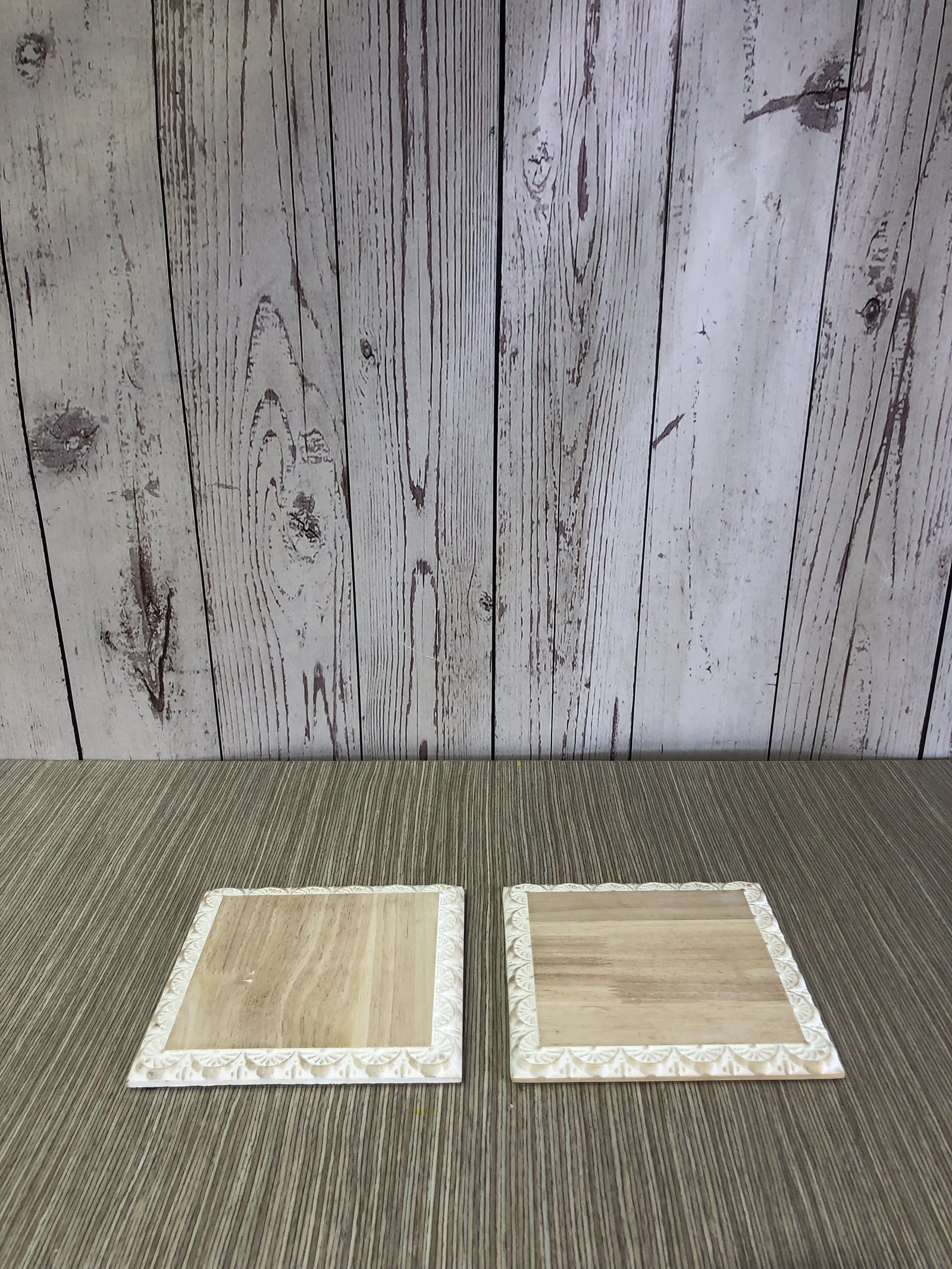 bandeja madera cuadrada arabescos borde blanco