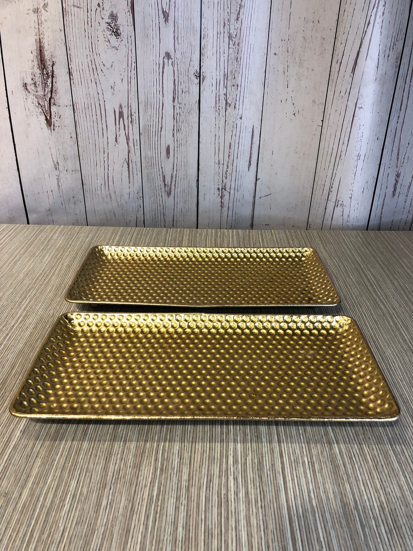 Bandeja metalica dorada rectangular mediana