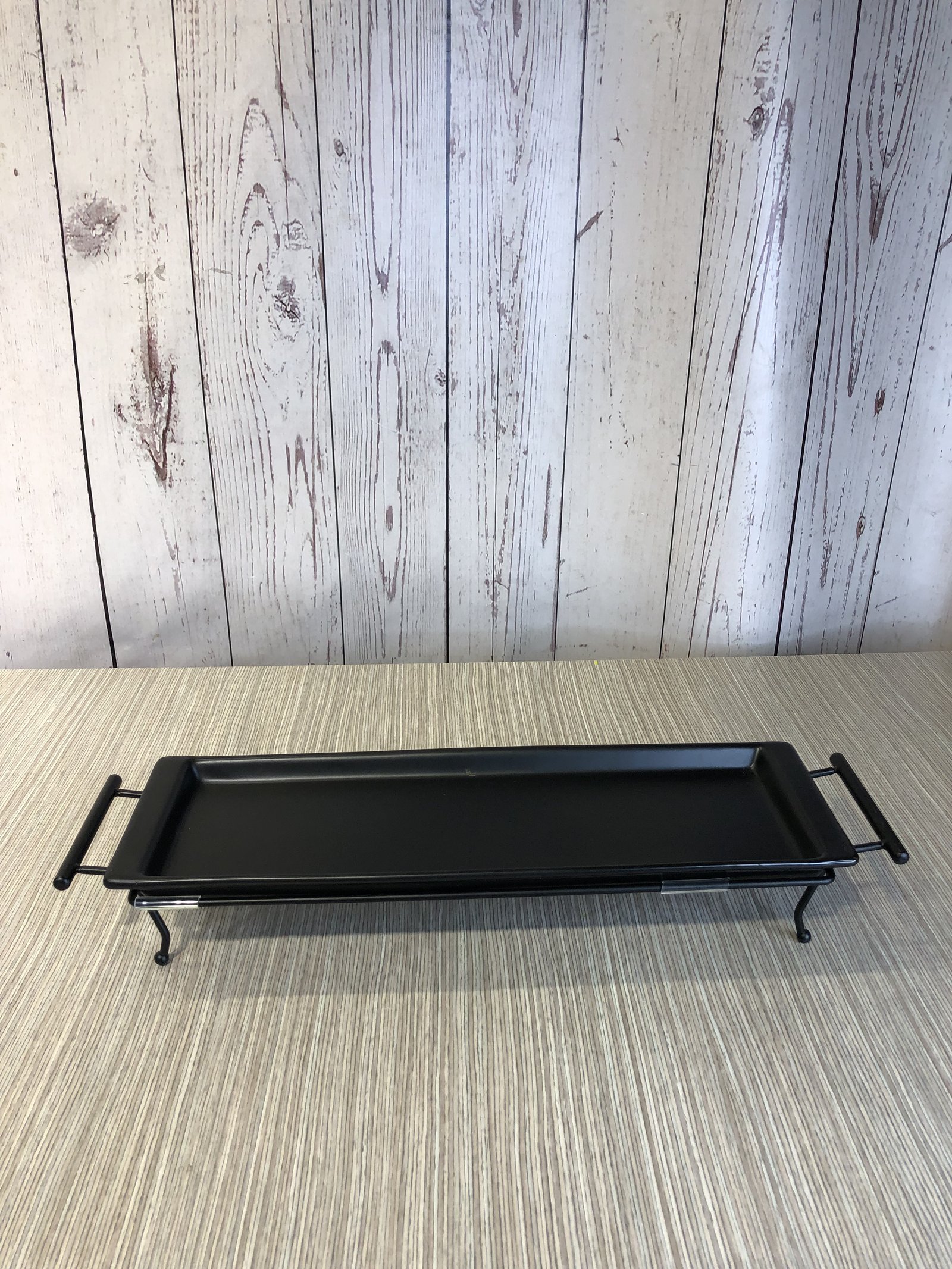 Bandeja negra rectangular base metalica negra