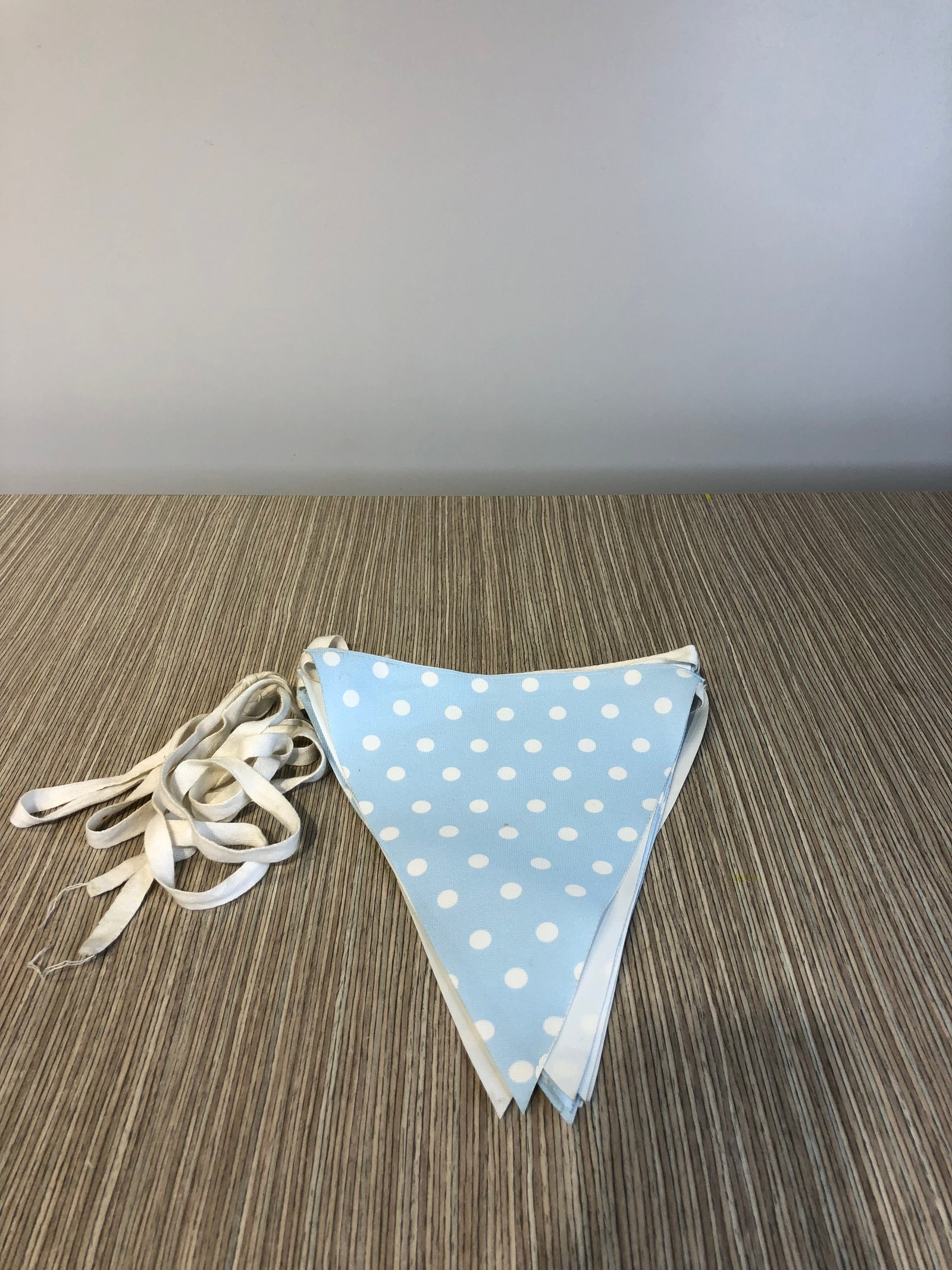 Banderin Lona Plastica Azul Bolas Blancas 4.40 Mt