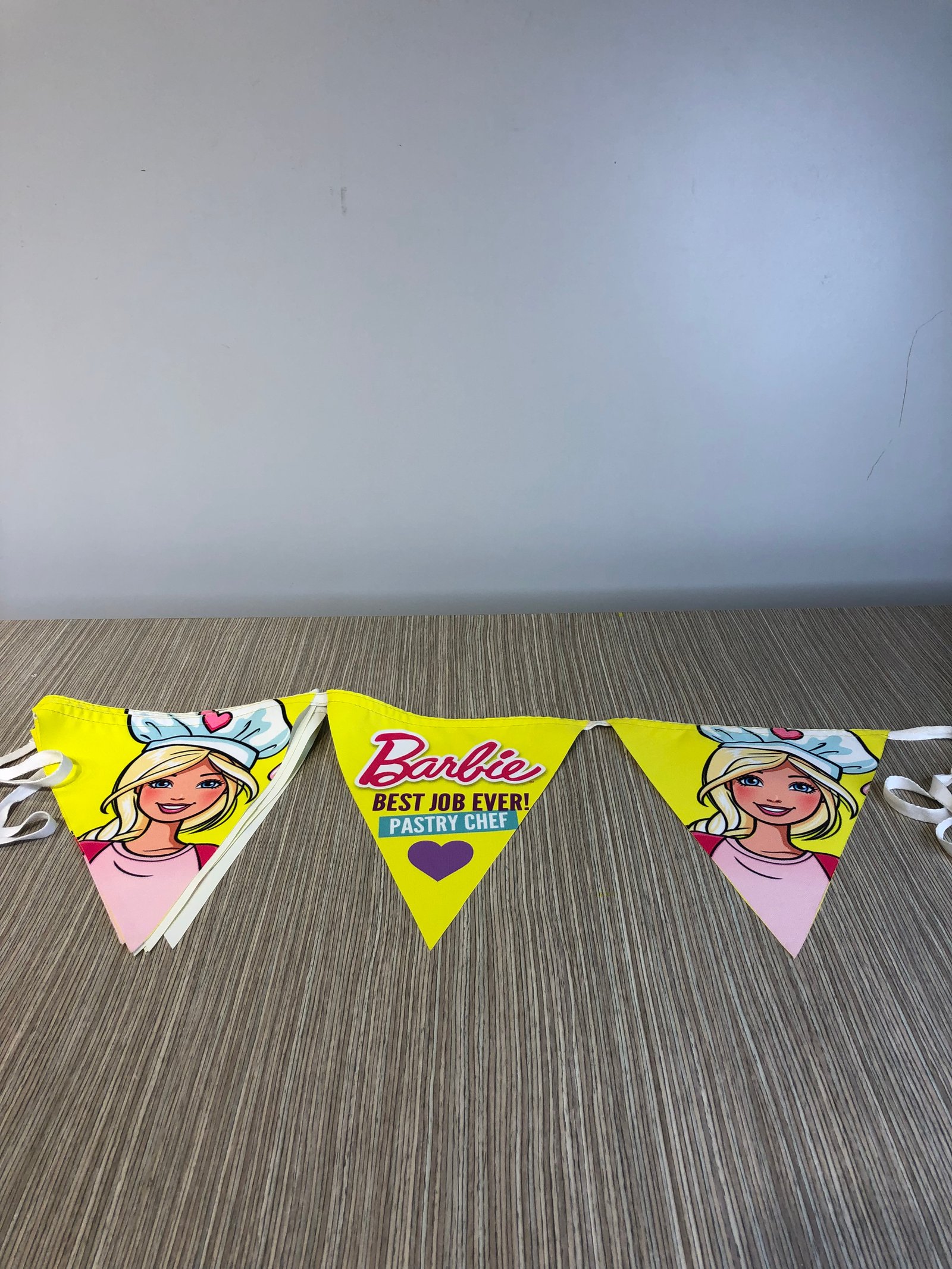 Banderin Lona Plastica Barbie Amarillo