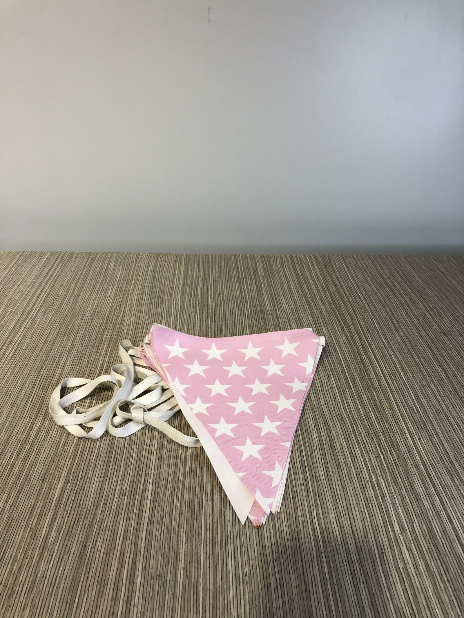 Banderin Lona Plastica Rosado Con Estrellas Blancas 4.40 Mt