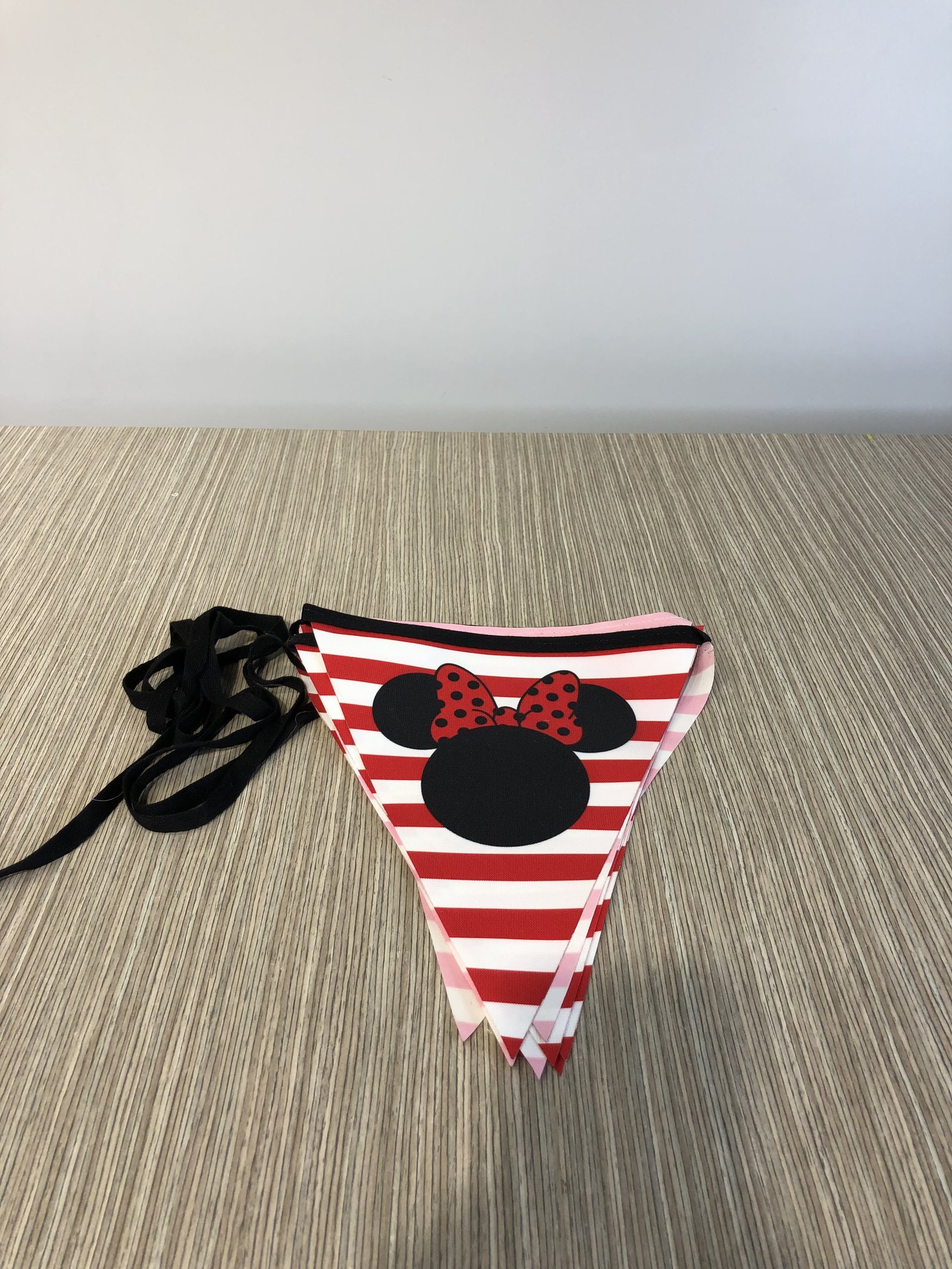 Banderin Lona Plastica Triangulos Minnie Rayas Rojas Y Blancas 4.40 Mt