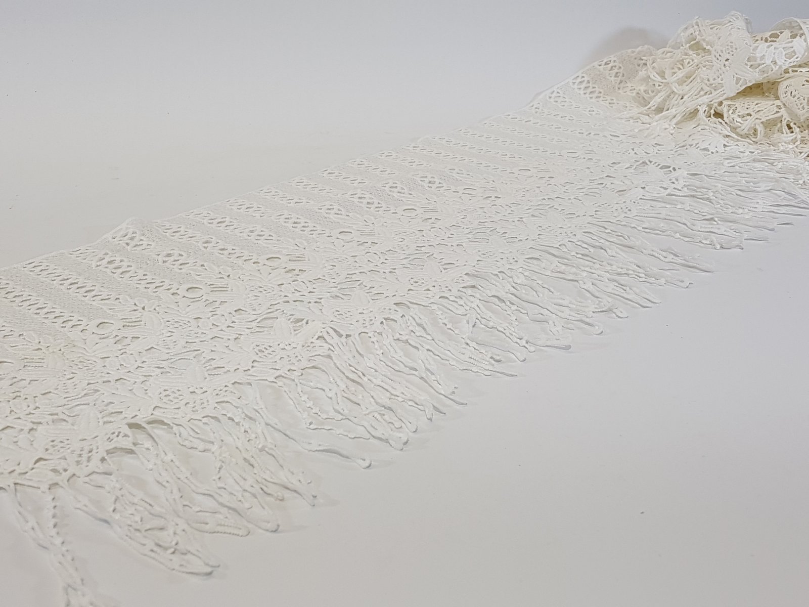 Camino Matrimonio Crema Florecitas