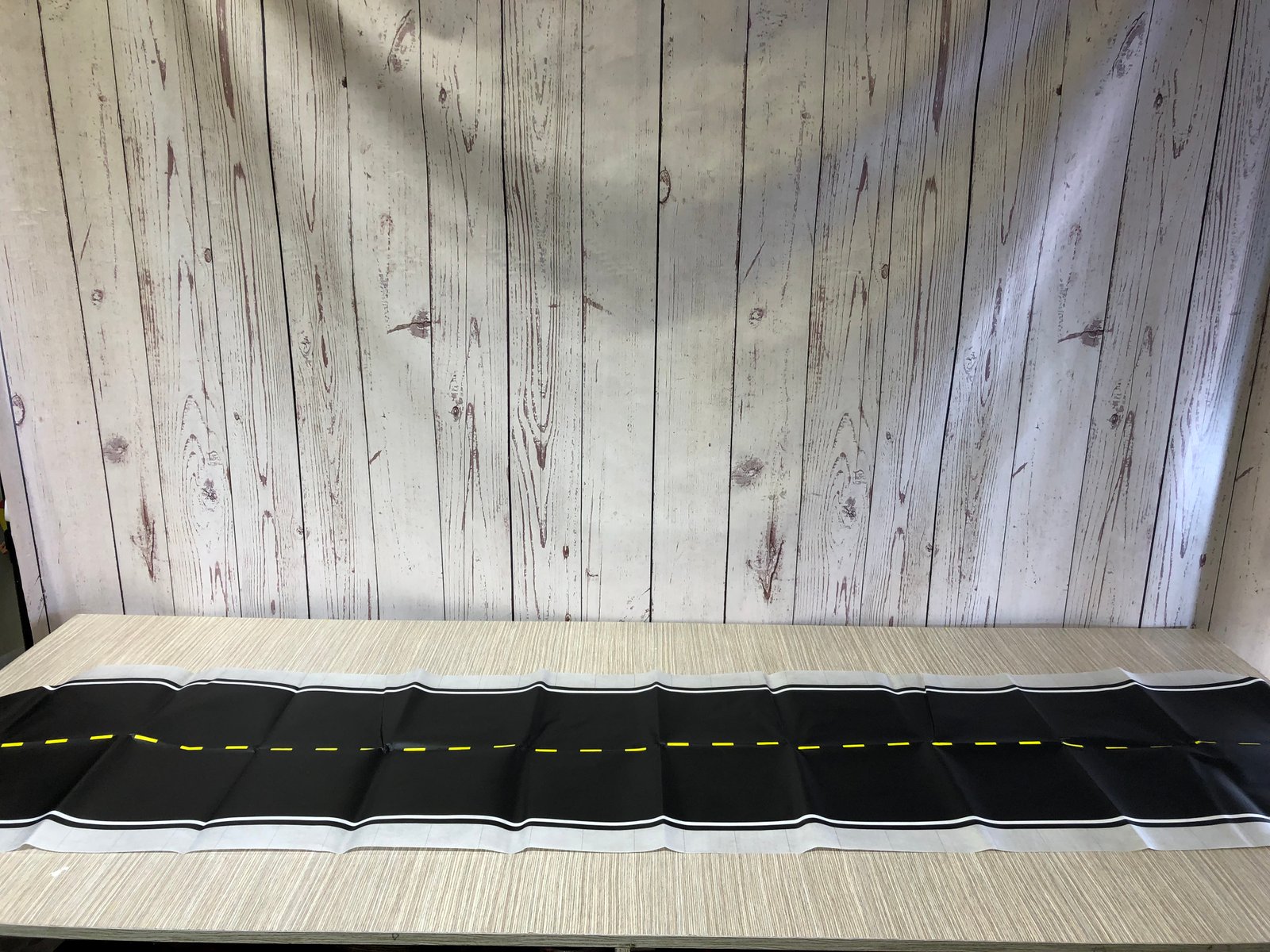 Camino plástico negro carretera