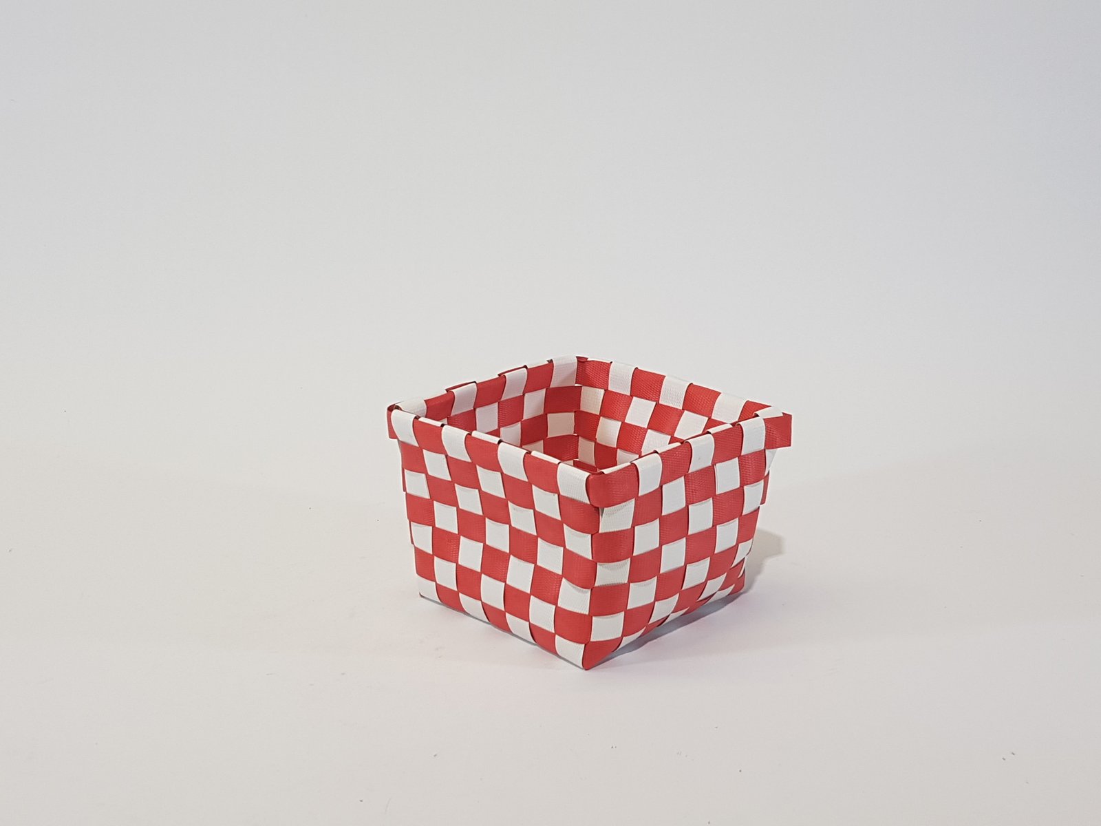 Canasta Cuadrada Pequeña Plastica Cuadros Rojos Y Blancos