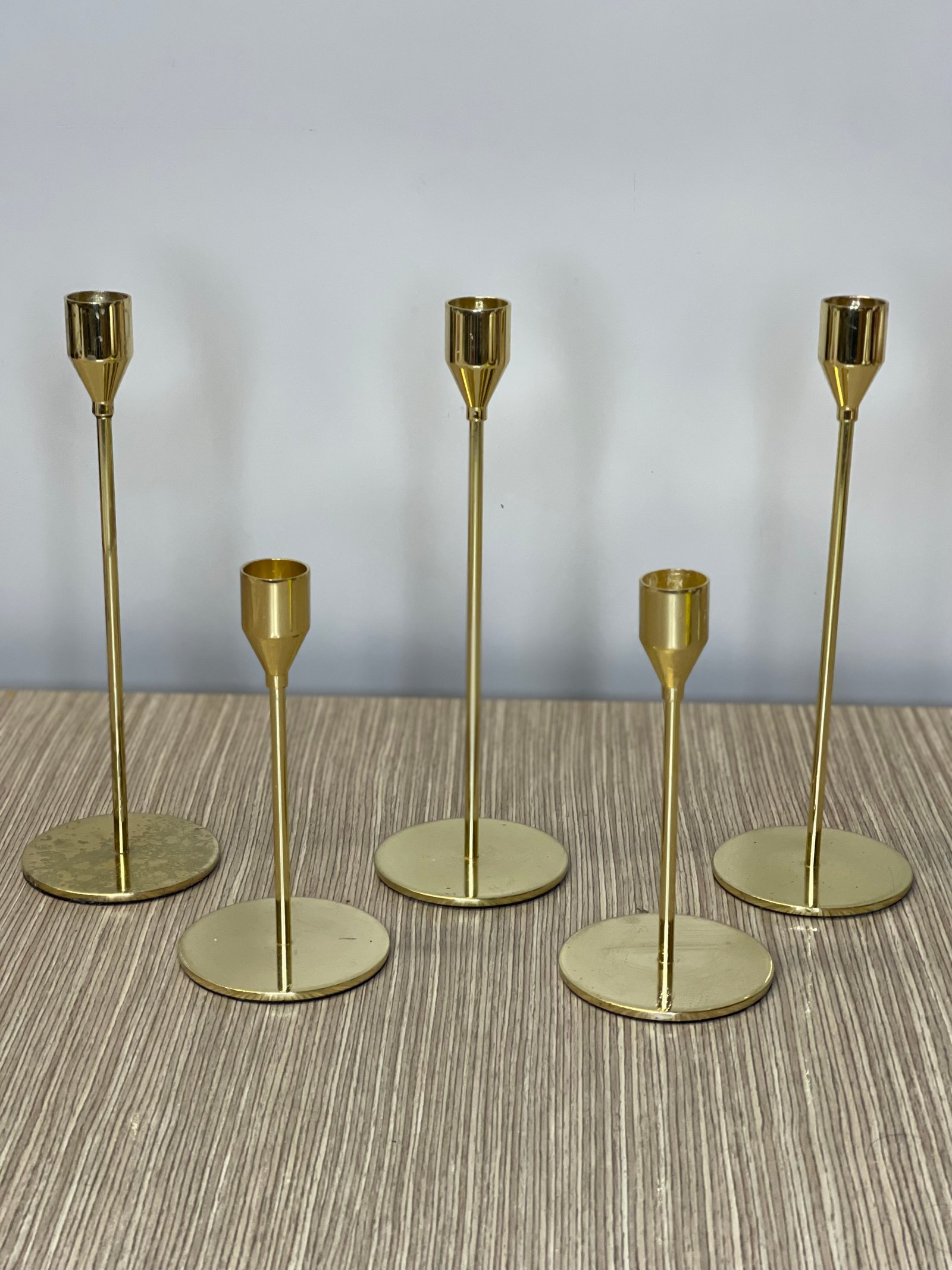 Candelabro Metalico Dorado Delgado Mediano