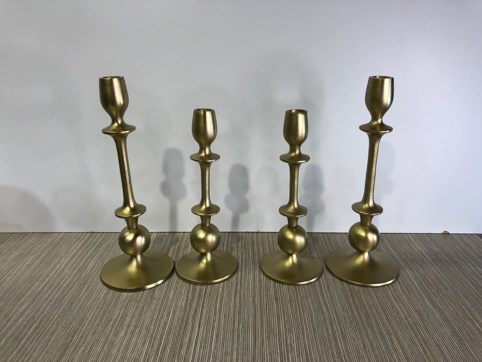Candelabro Metálico Dorado Brillante Para Vela Mediano