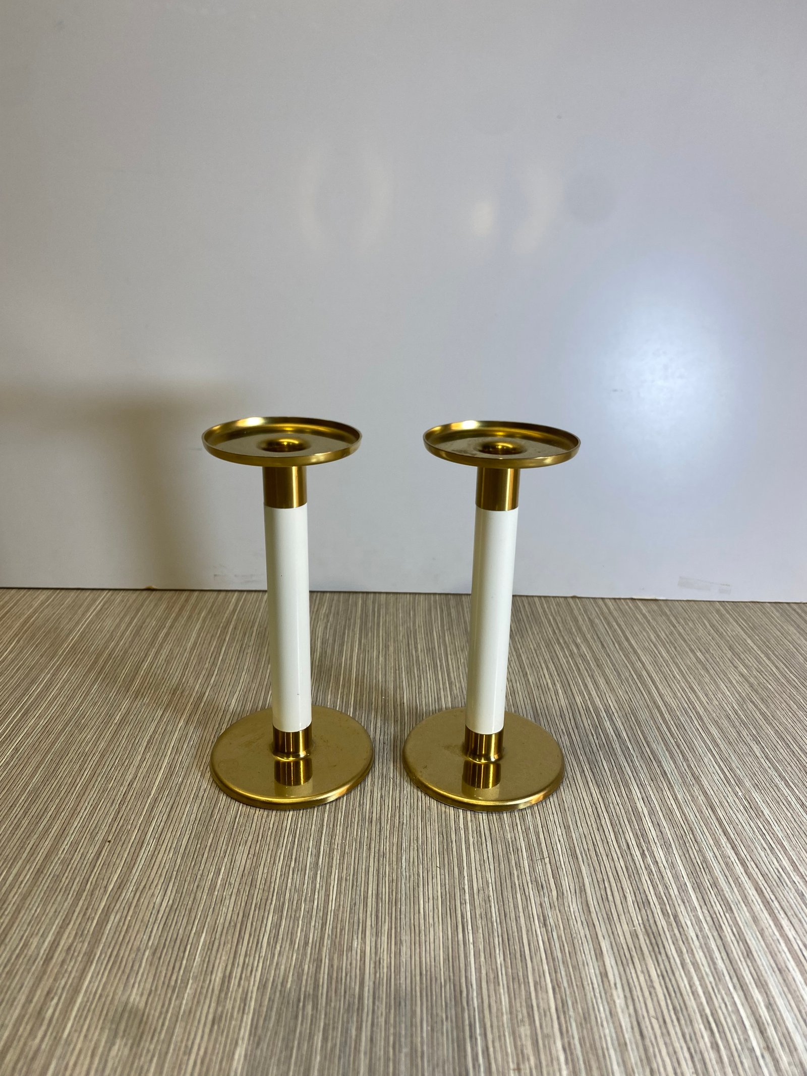 Candelabro Metalico Dorado Centro Blanco Grande 20 Cm Alto
