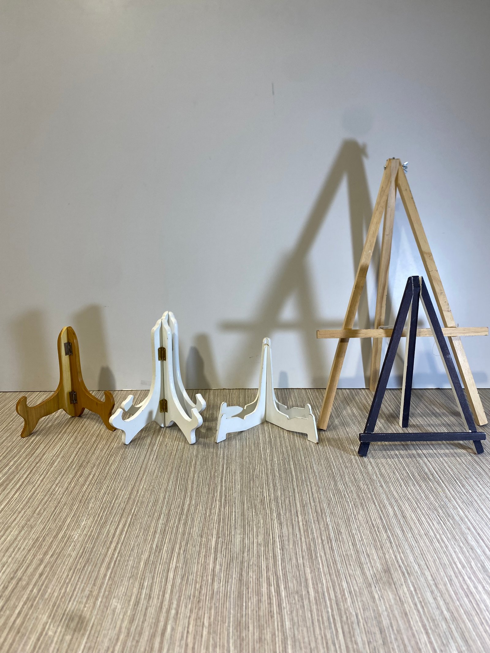 Caballete Madera Para Parar Accesorios (Blanco,Cafe, Negro Y Dorado )