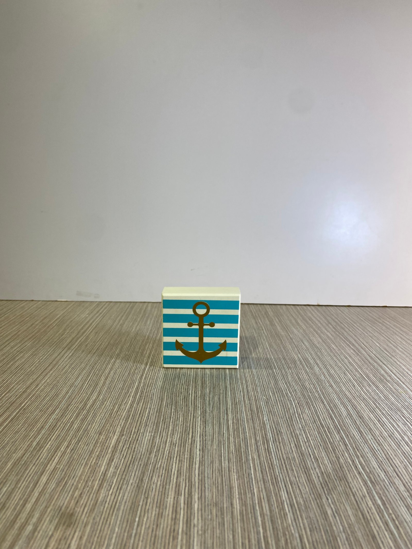 Caja Decorativa Madera Cuadrada Rayas Azules Y Blancas Ancla Dorada