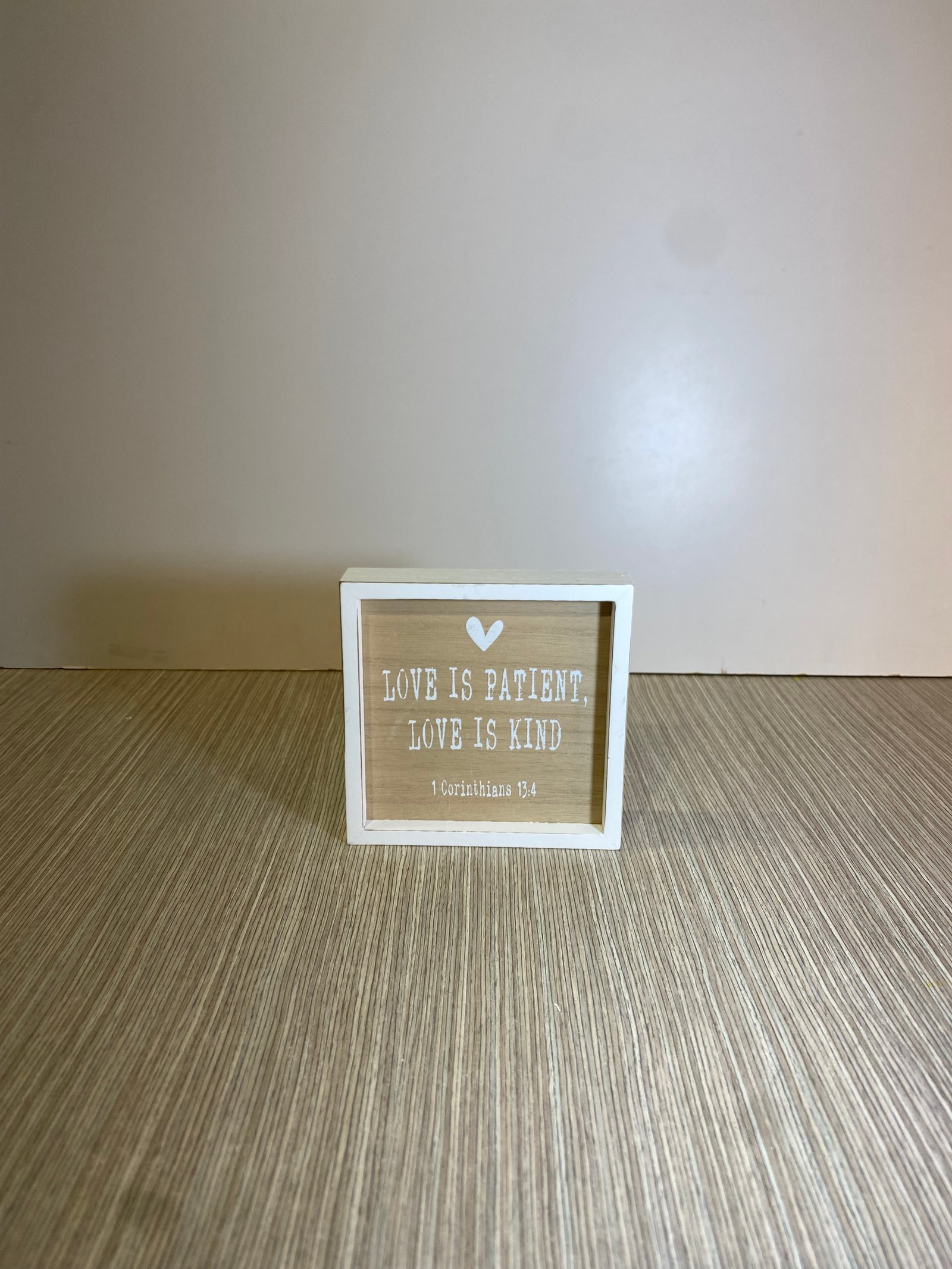 Caja Decorativa Madera Love Is Patient