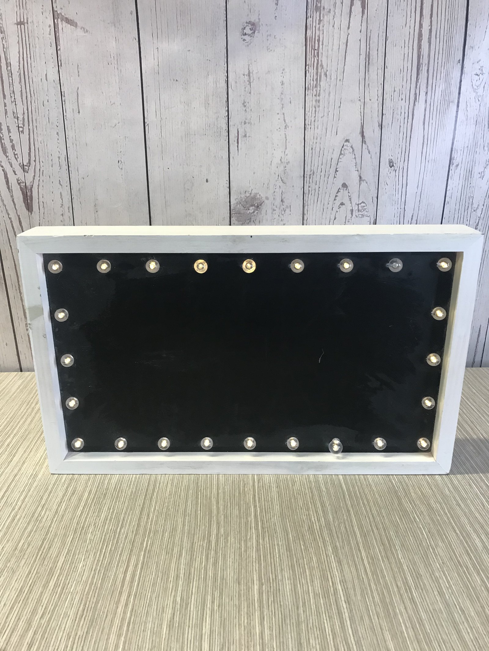 Tablero Rectangular Con Bombillos Borde Blanco 