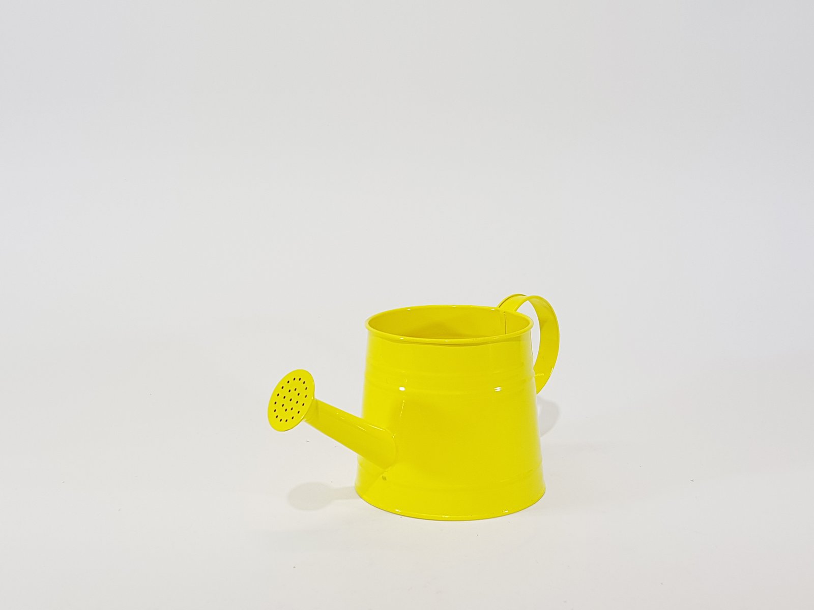 Regadera Amarilla Pequena