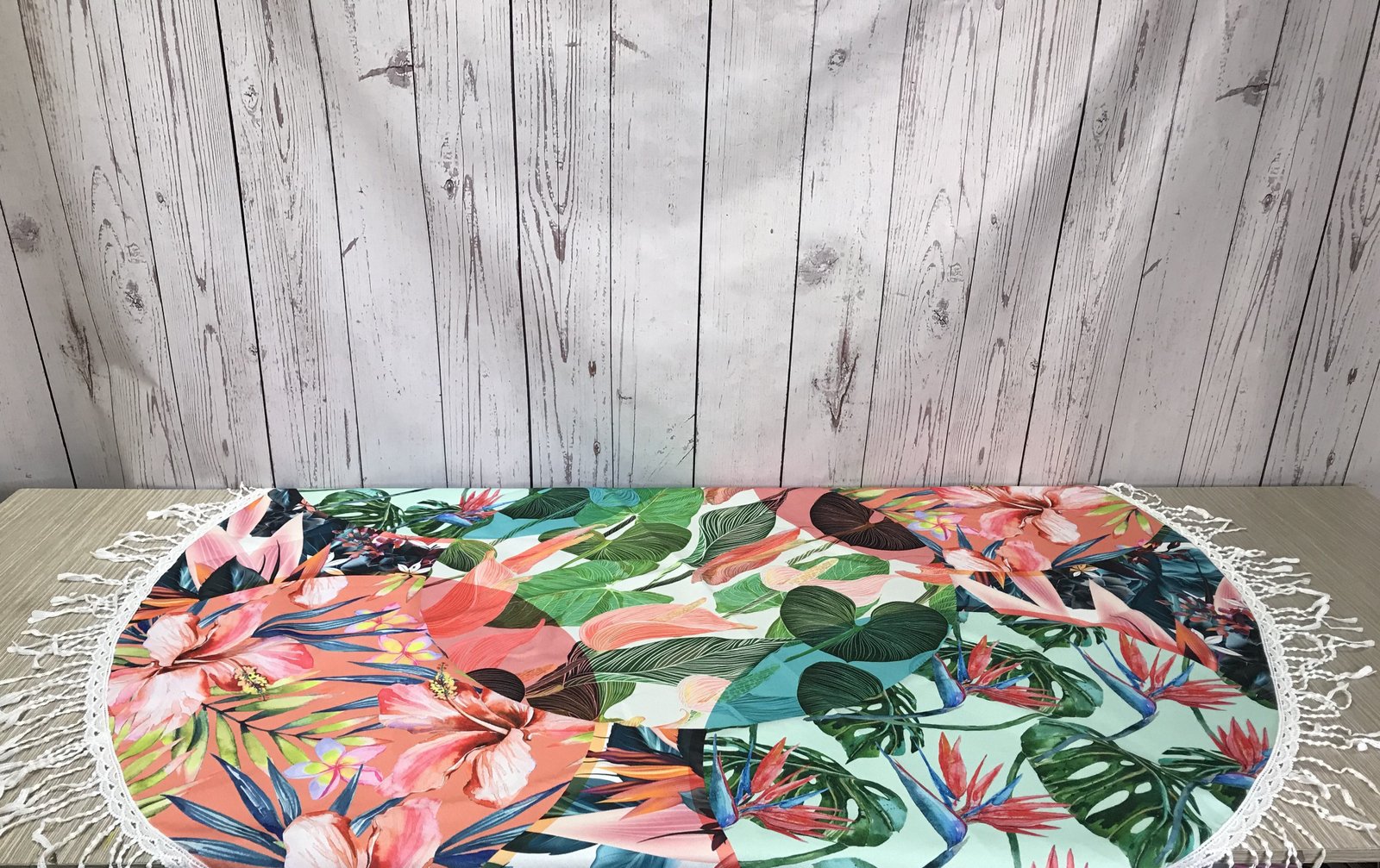 Mantel Redondo Durazno Con Flores y Flecos