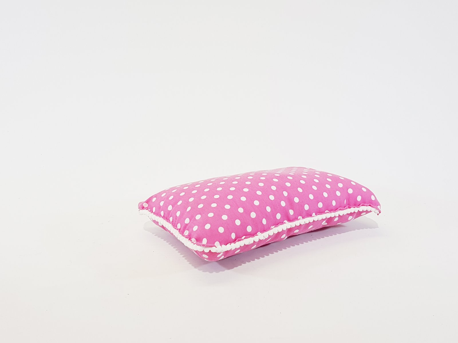 Cojín Forro Rosado Bolas Blancas