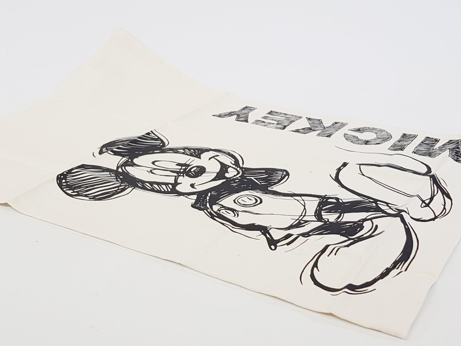 Individual Crudo Mickey Grande Negro 40 X 60