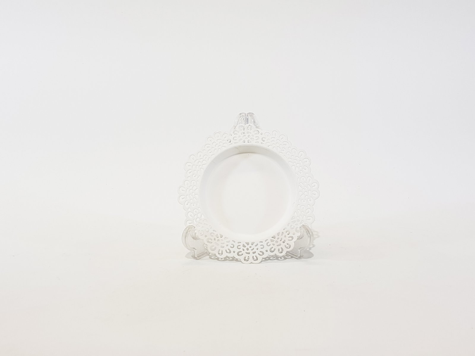 Platico Metalico Blanco Calado Pequeno