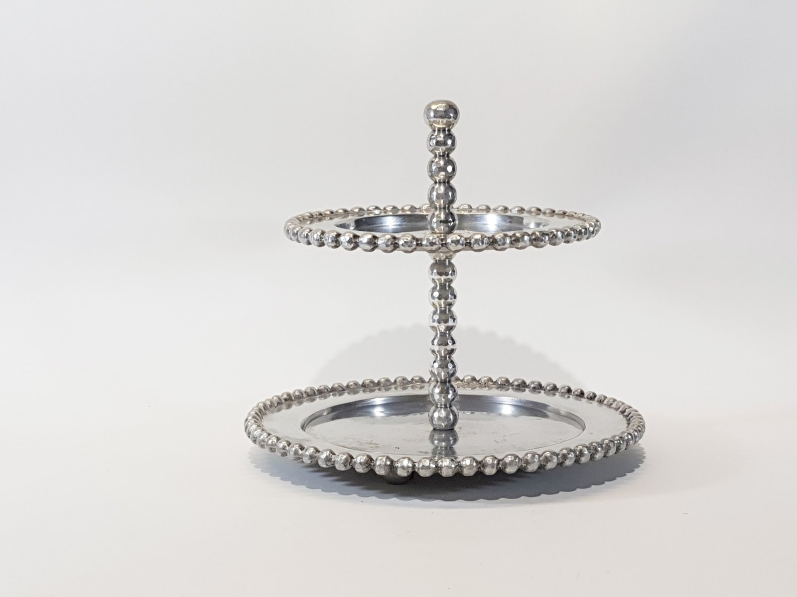 Porta Postres Pewter Dos Niveles Borde Bolas