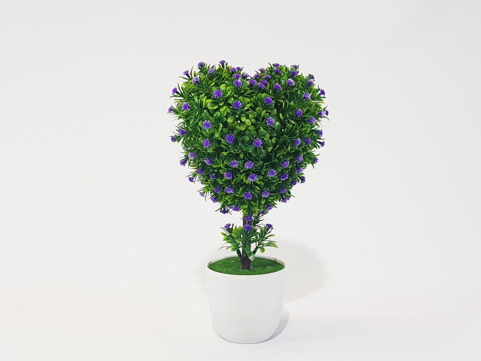 Matero Artificial Corazon Florecitas Moradas Base Blanca