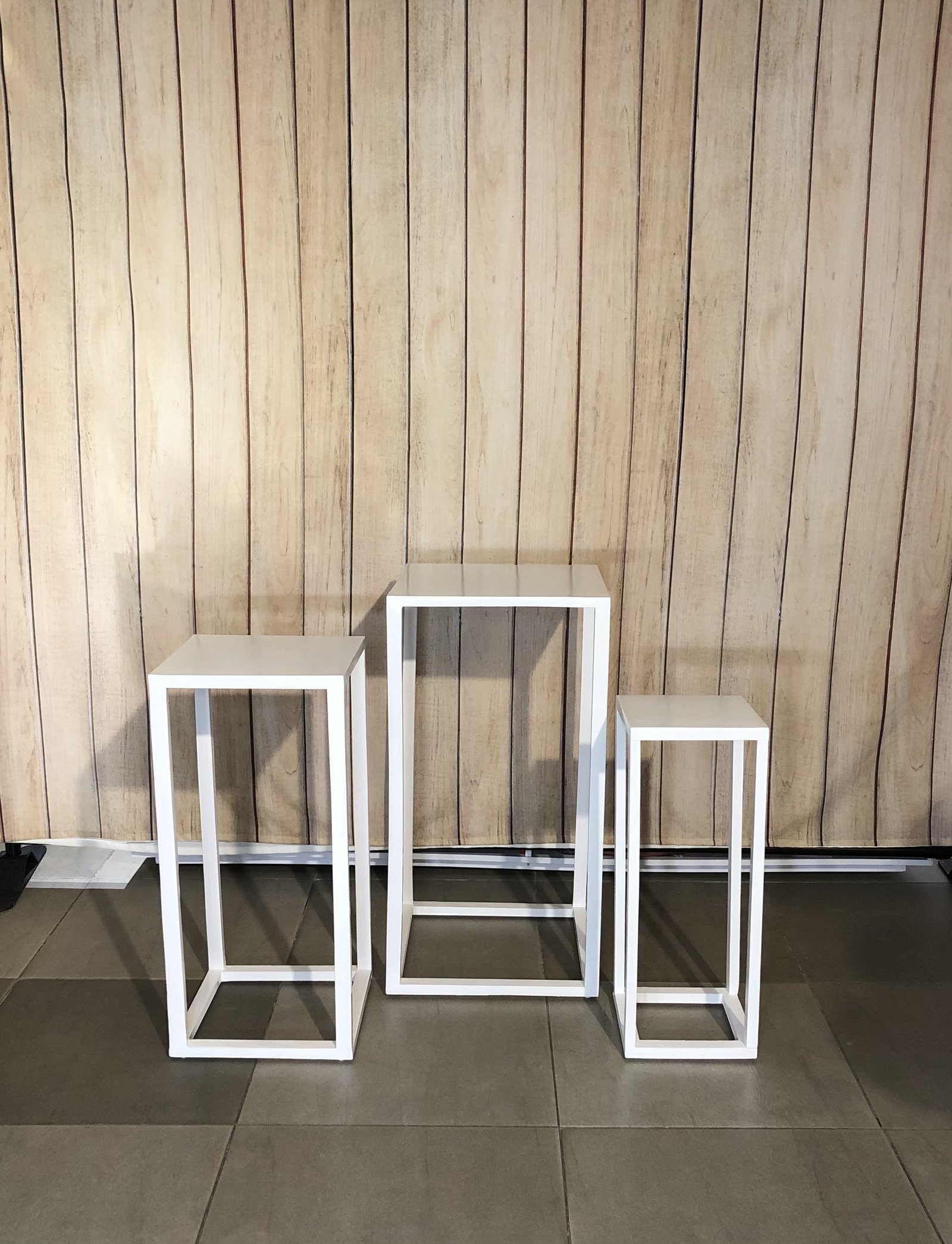 JUEGO X3 MESAS ESQUELETO MADERA BLANCA