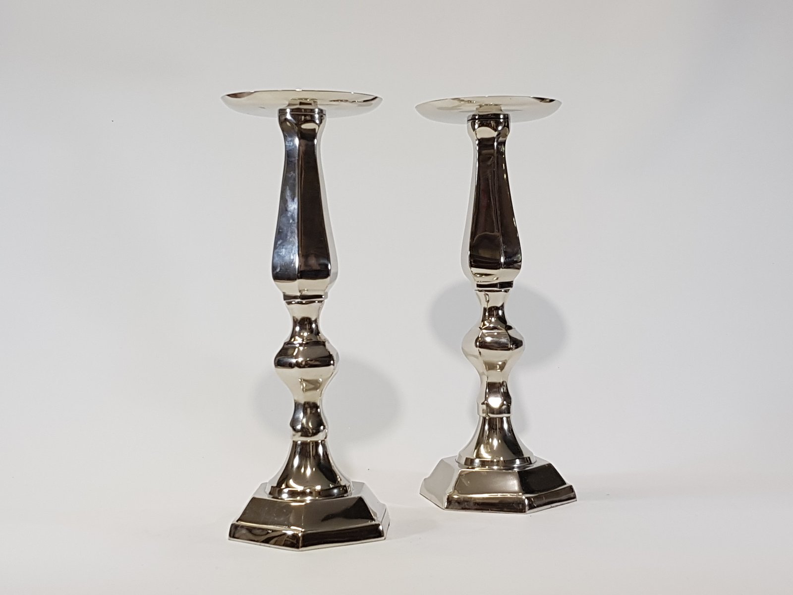 Pedestal Plateado Base Octagonal Alto 41 Largo x 15 Diametro