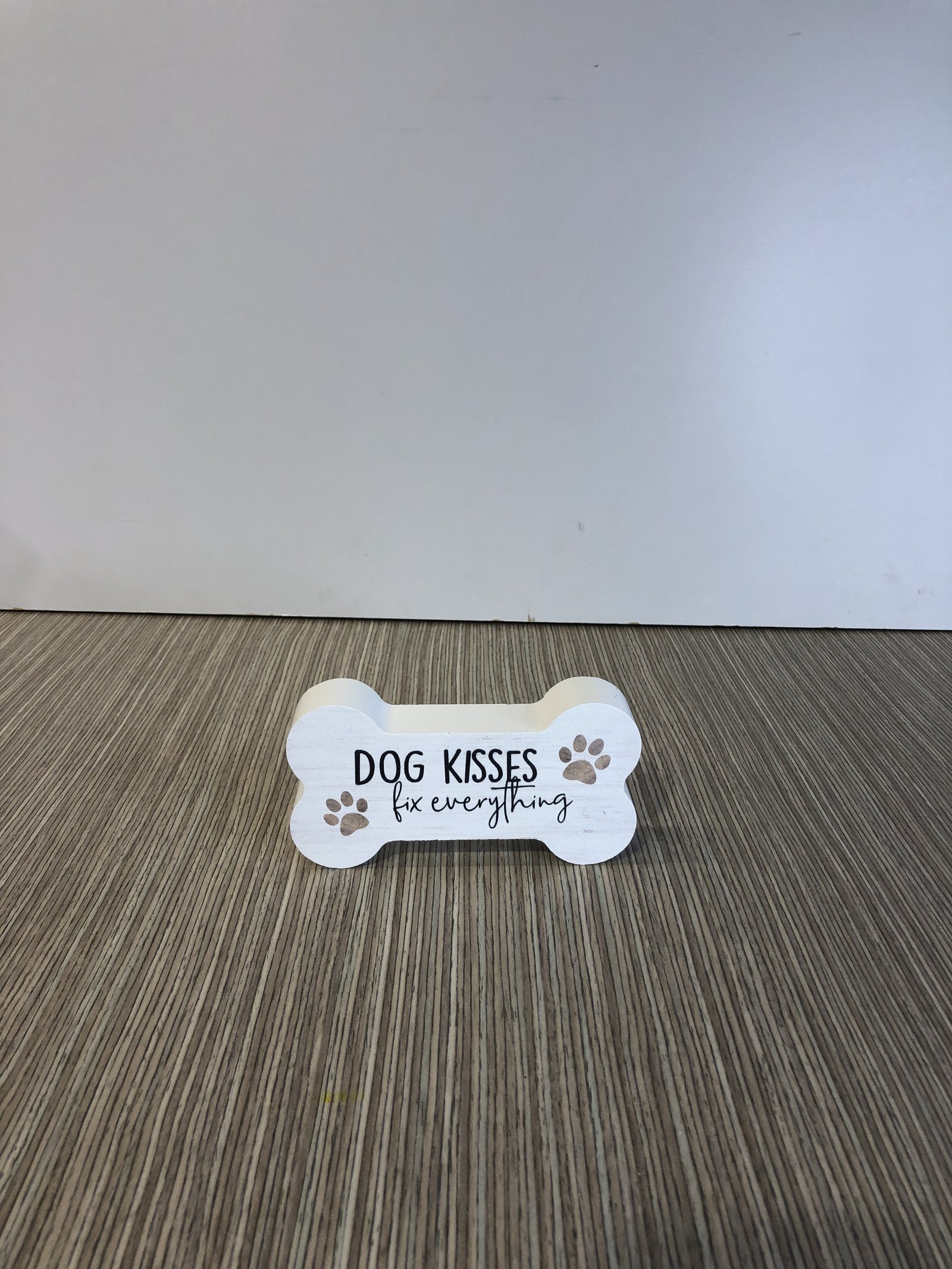 Hueso Madera Dog Kisses