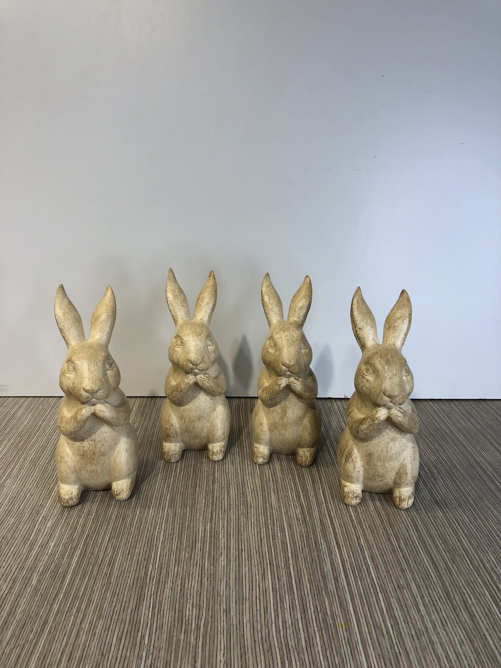 Conejo Ceramica Cafe Claro Parado