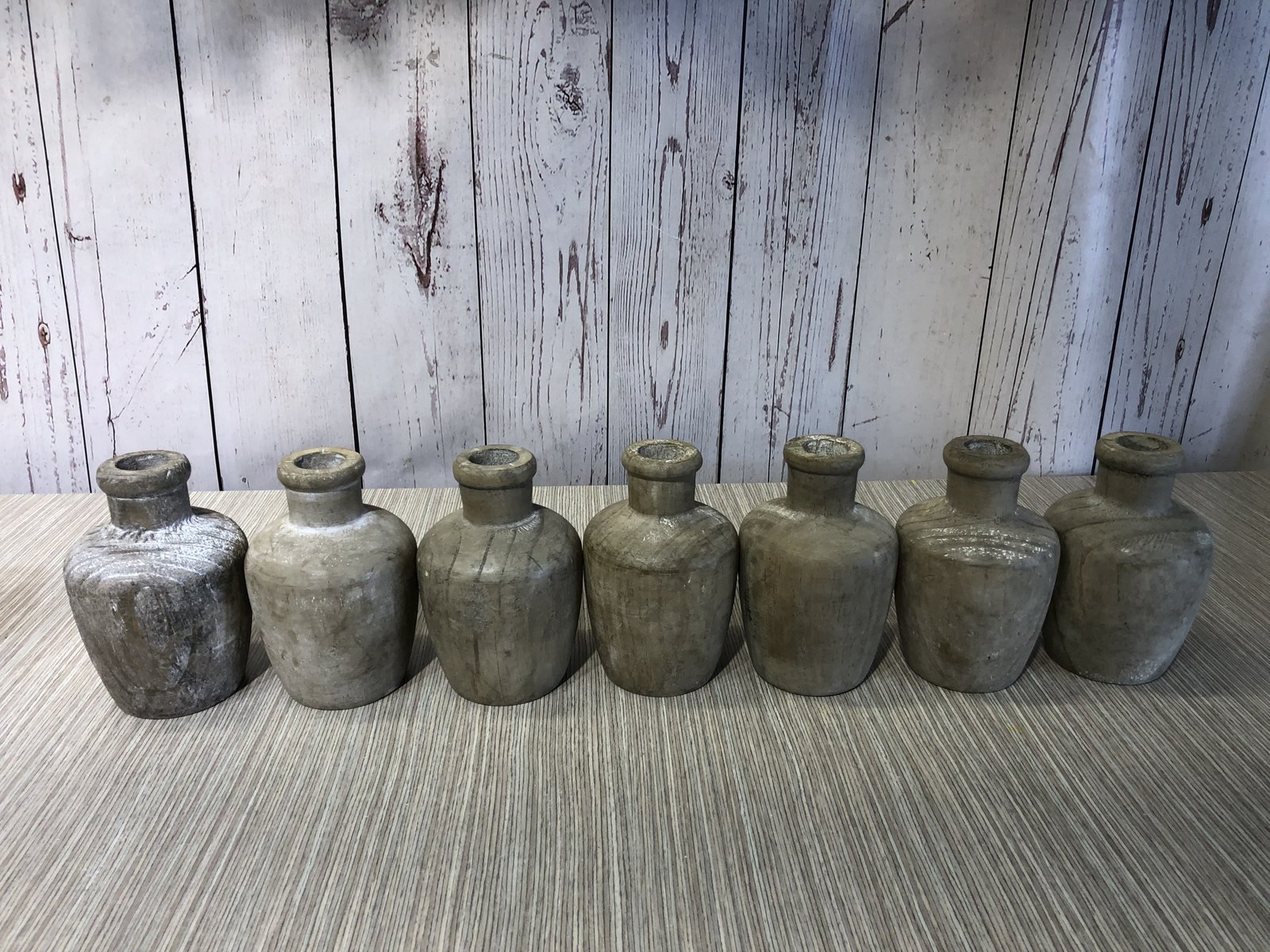 Jarron madera pequeño gris boca delgada